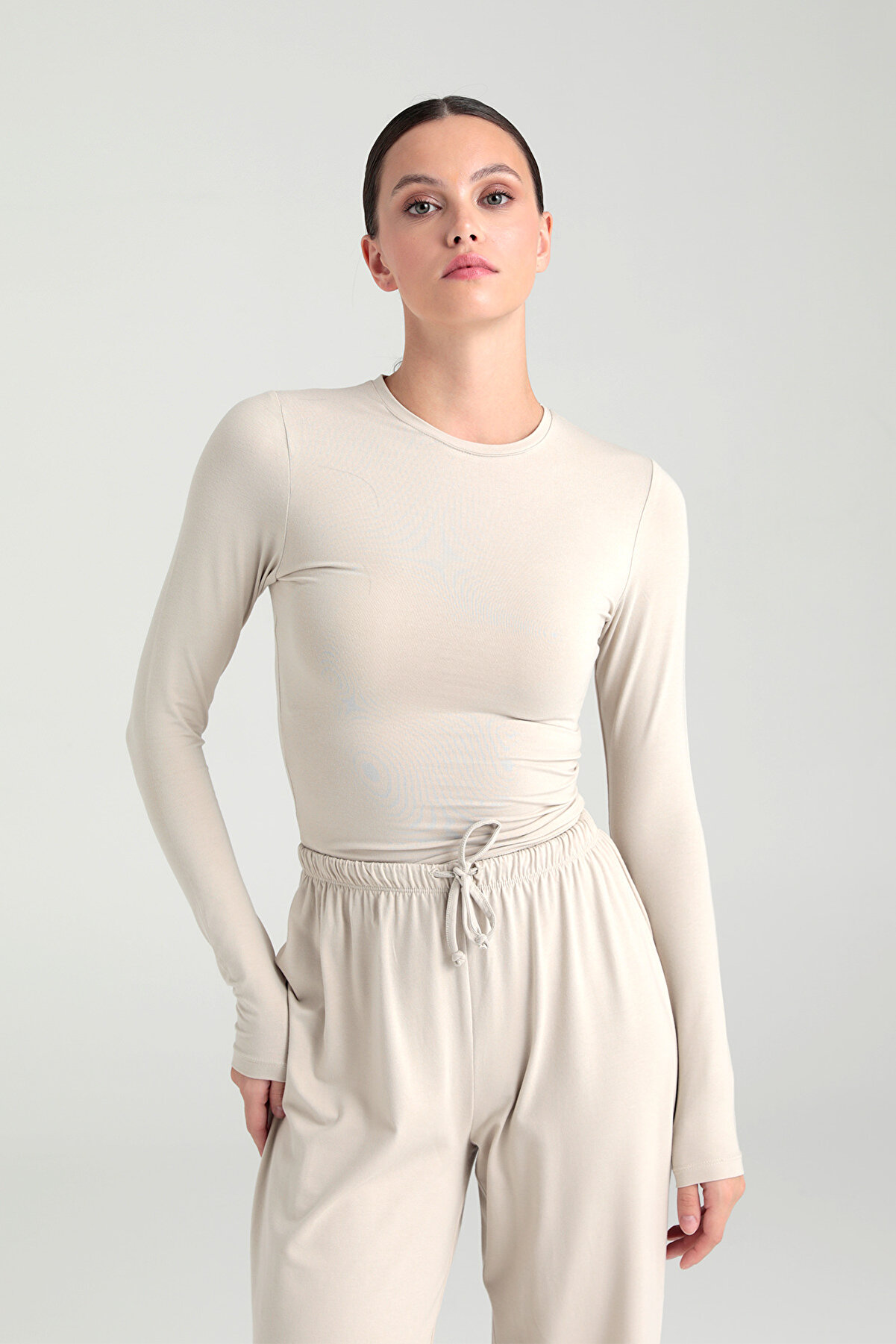 SHEISMONO Ultra Yumuşak Yuvarlak Yaka Bluz - Bej