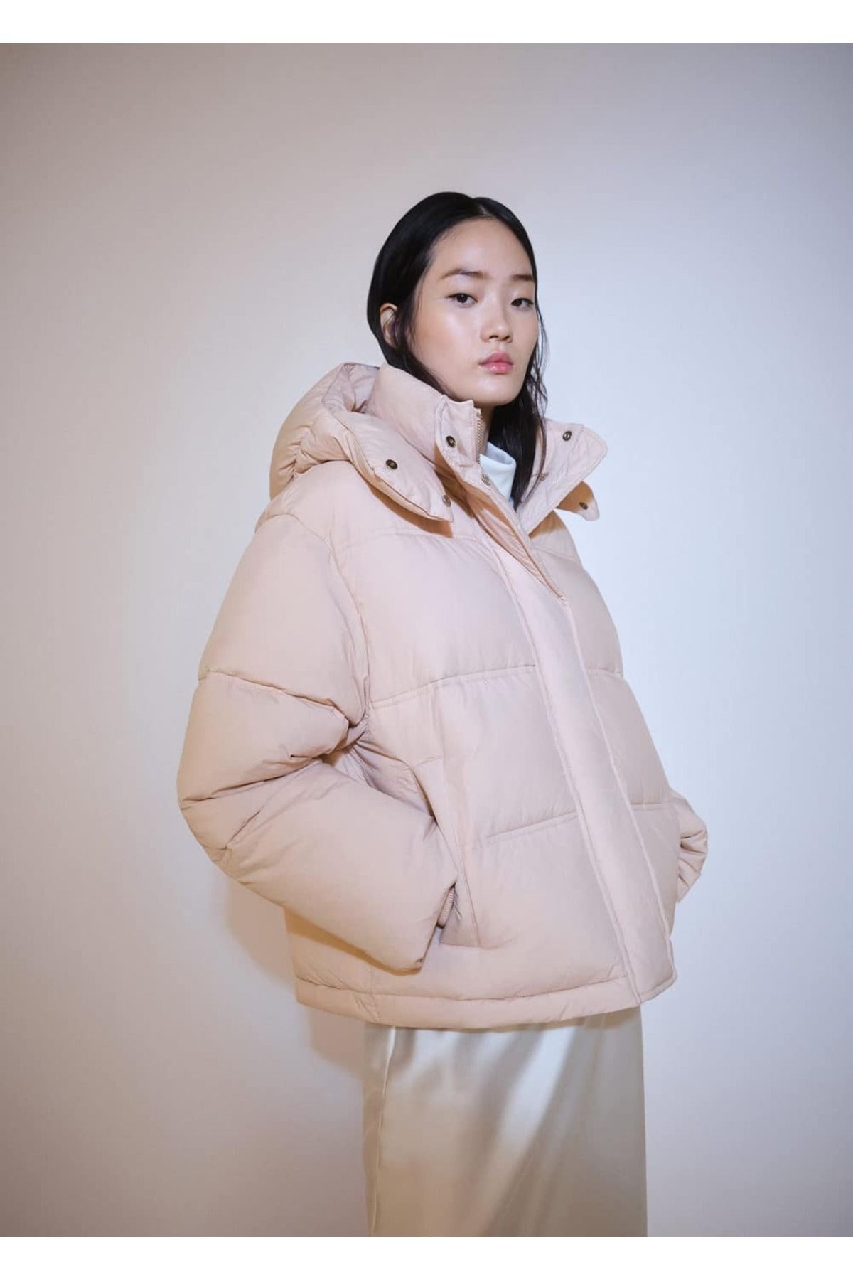MANGO Kapüşonlu Kısa Kapitone Anorak