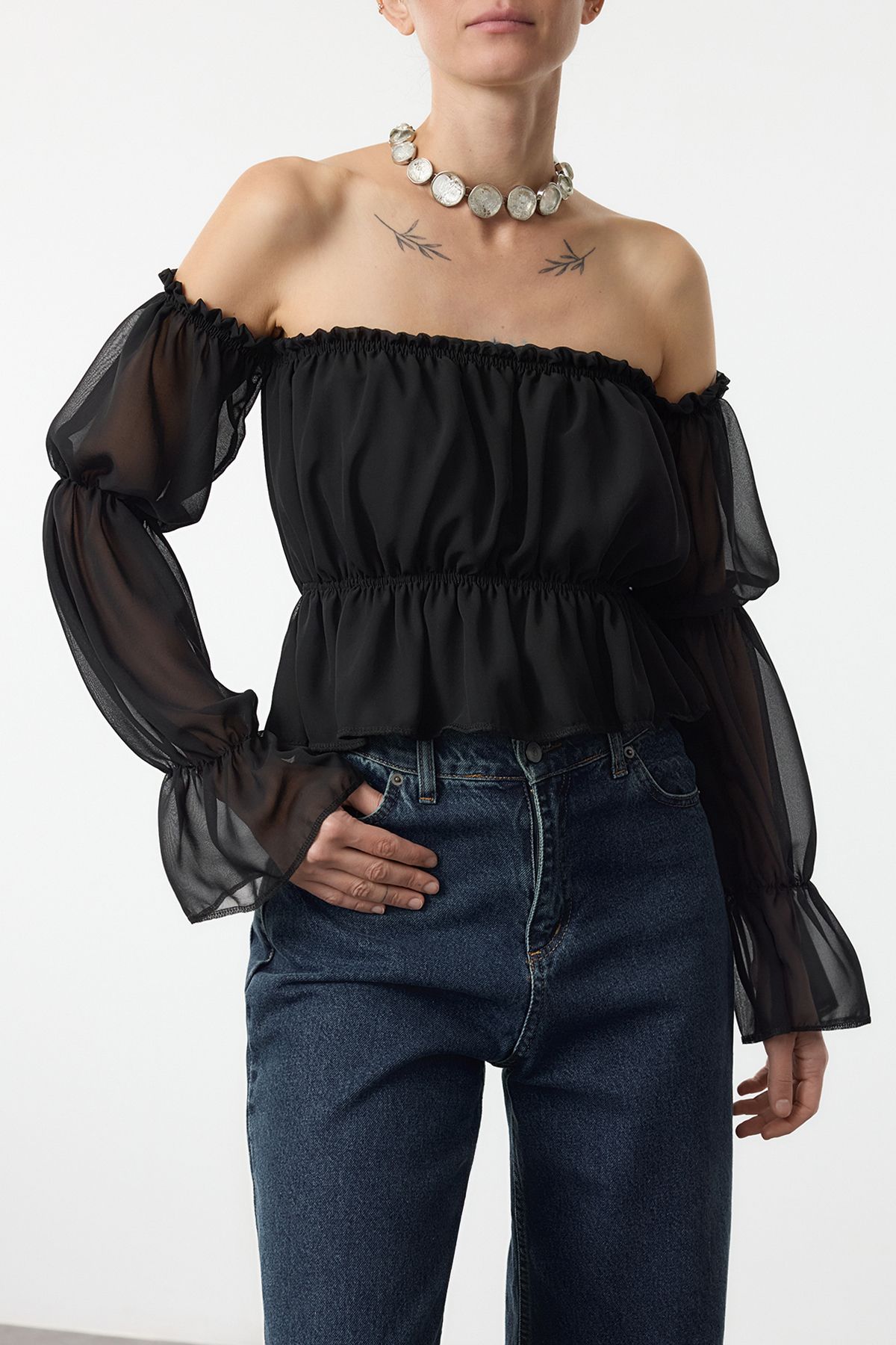 Edit by Trendyol Siyah Crop Carmen Yaka Şifon Dokuma Bluz TEDAW25BZ00031
