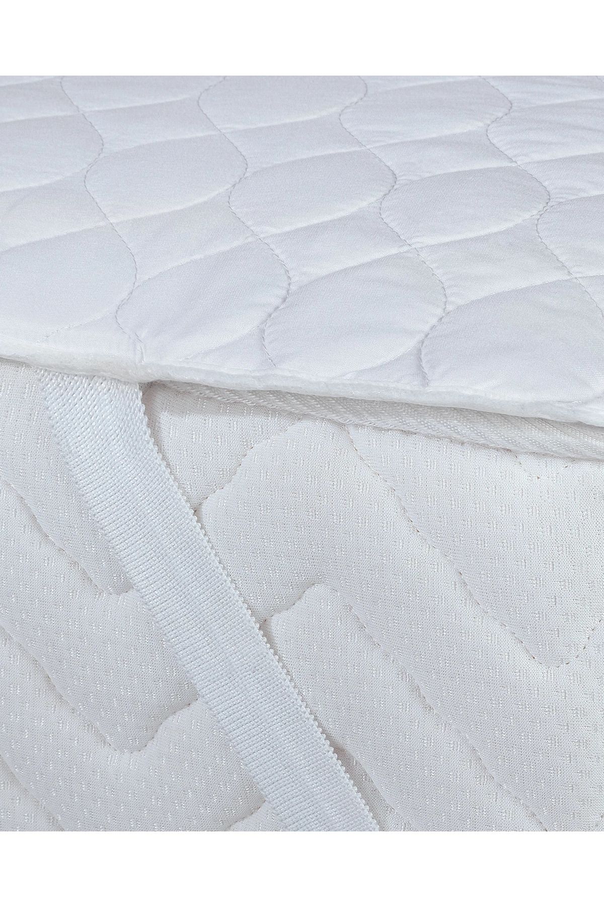 Madame Coco Eleta Kapitoneli Tek Kişilik Yatak Alezi - Beyaz