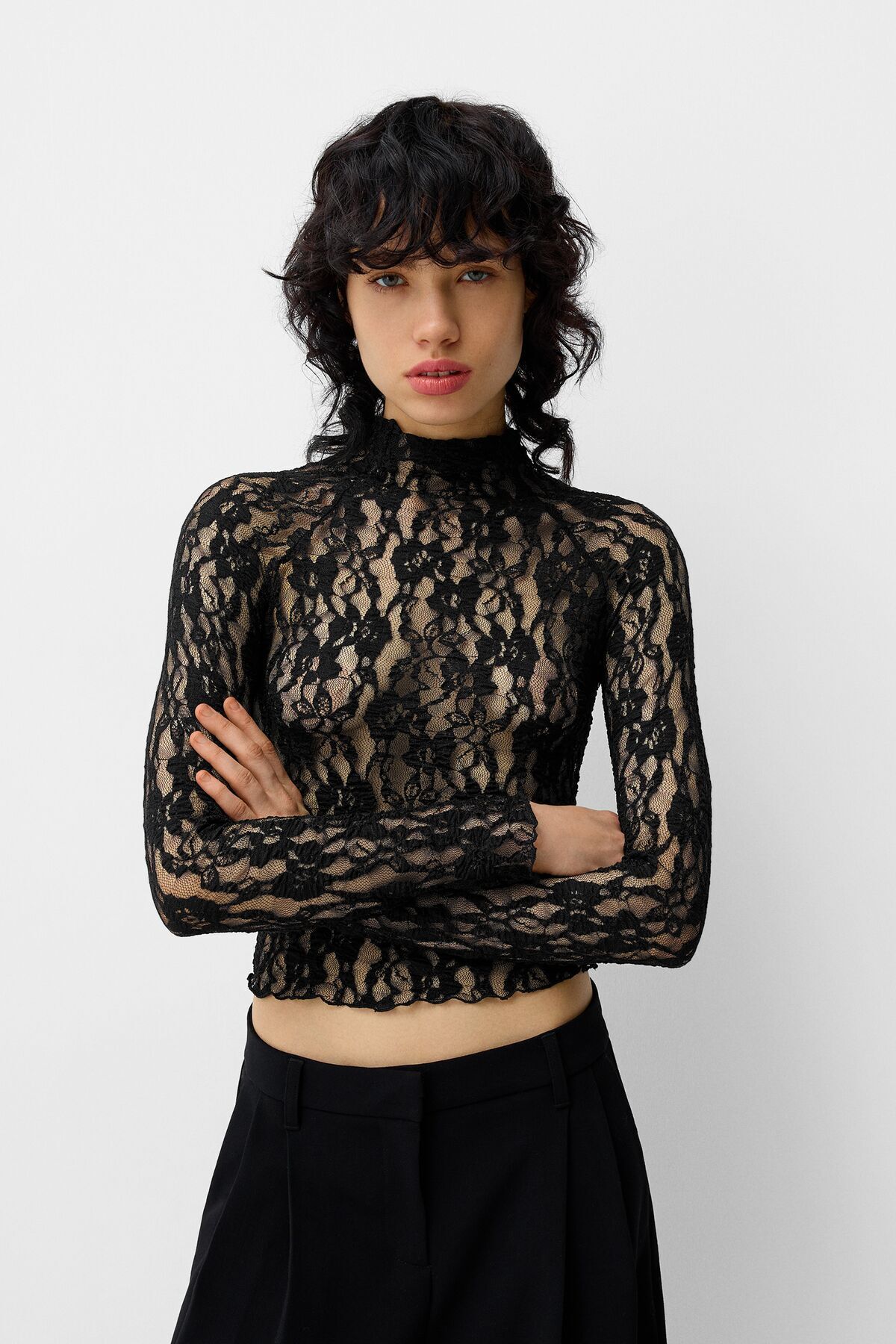 Bershka Dik yaka dantelli uzun kollu t-shirt