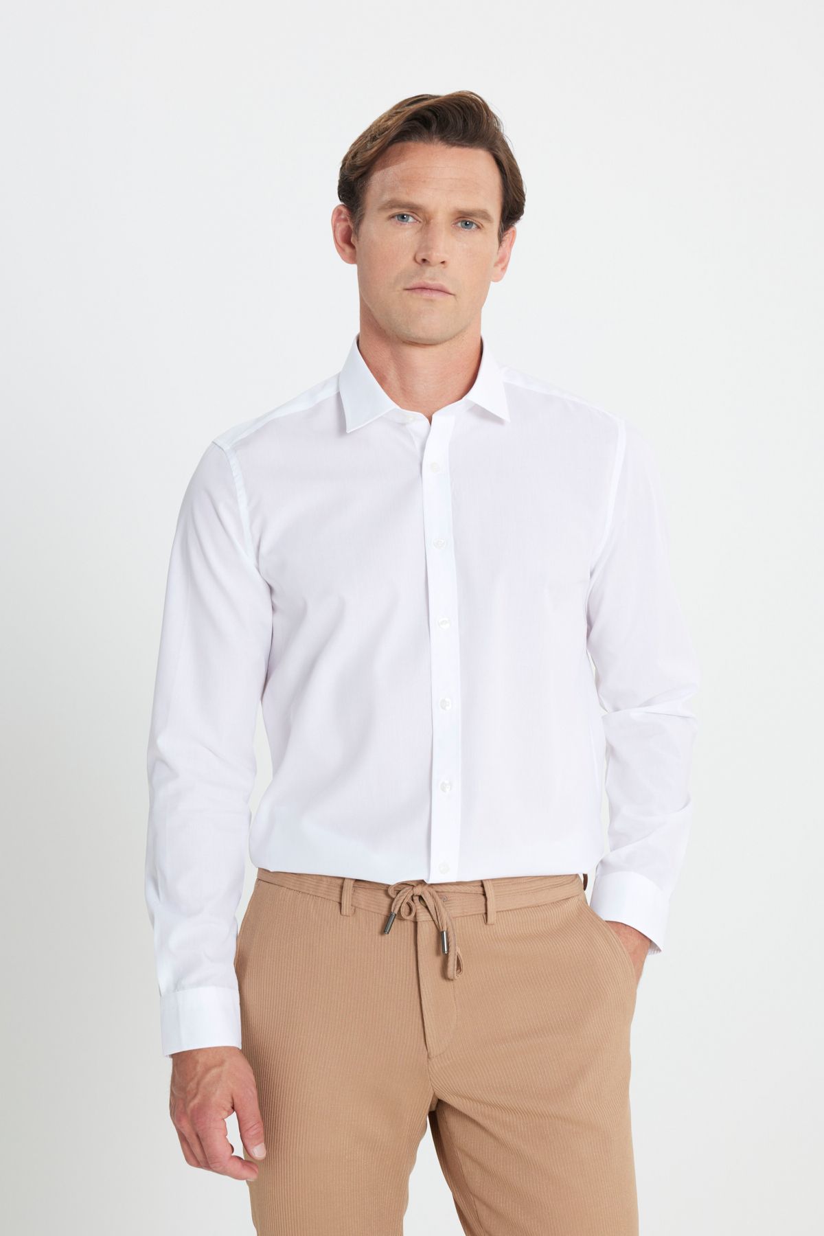 Altınyıldız Classics Erkek Beyaz Su ve Leke İtici Nano %100 Pamuk Slim Fit Dar Kesim Klasik Yaka Gömlek