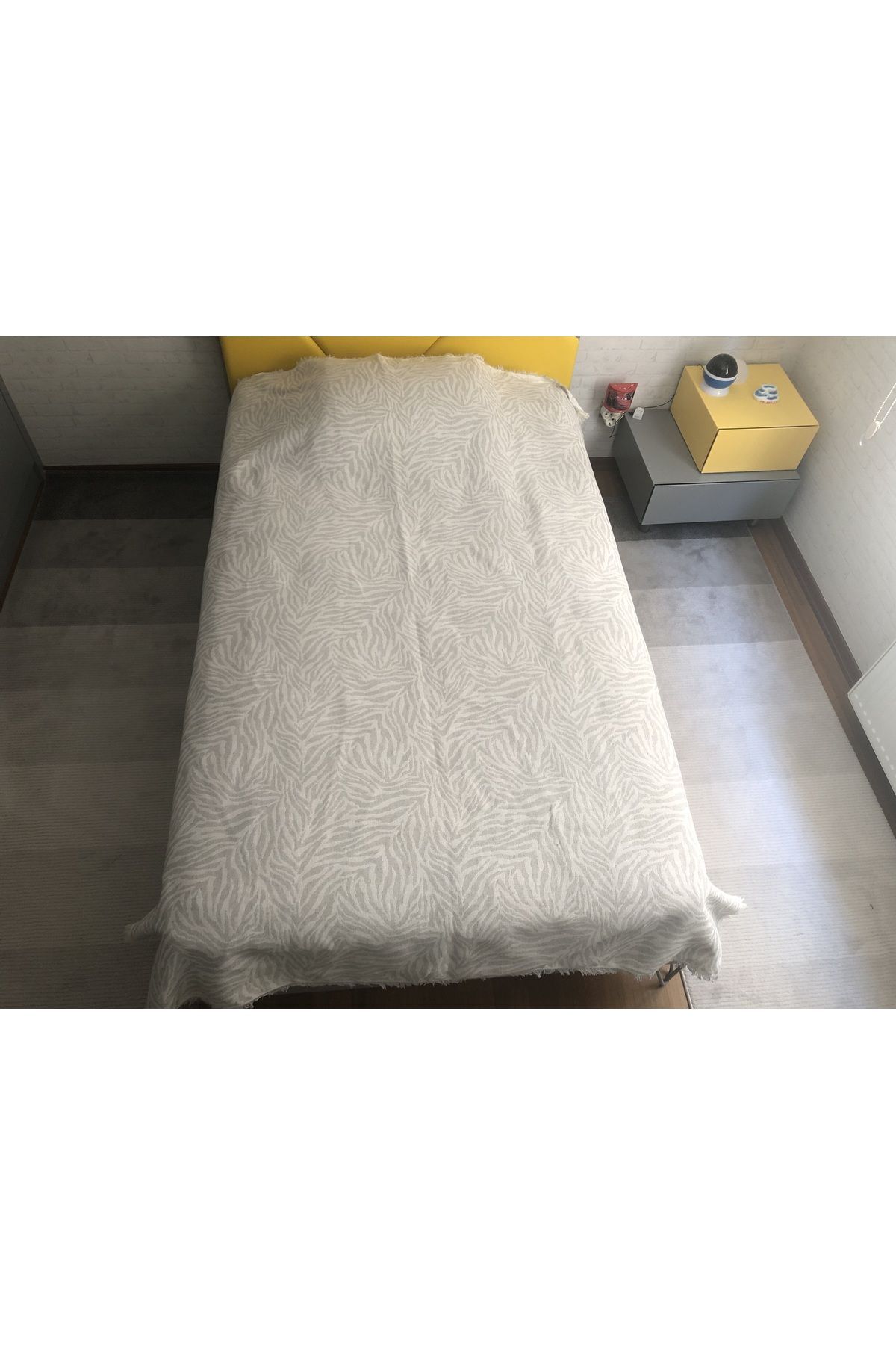 Koza Mix towel Gri Zebra Desenli Tek Kişilik Çok Amaçlı Pike - Yatak Örtüsü 160x210 Cm
