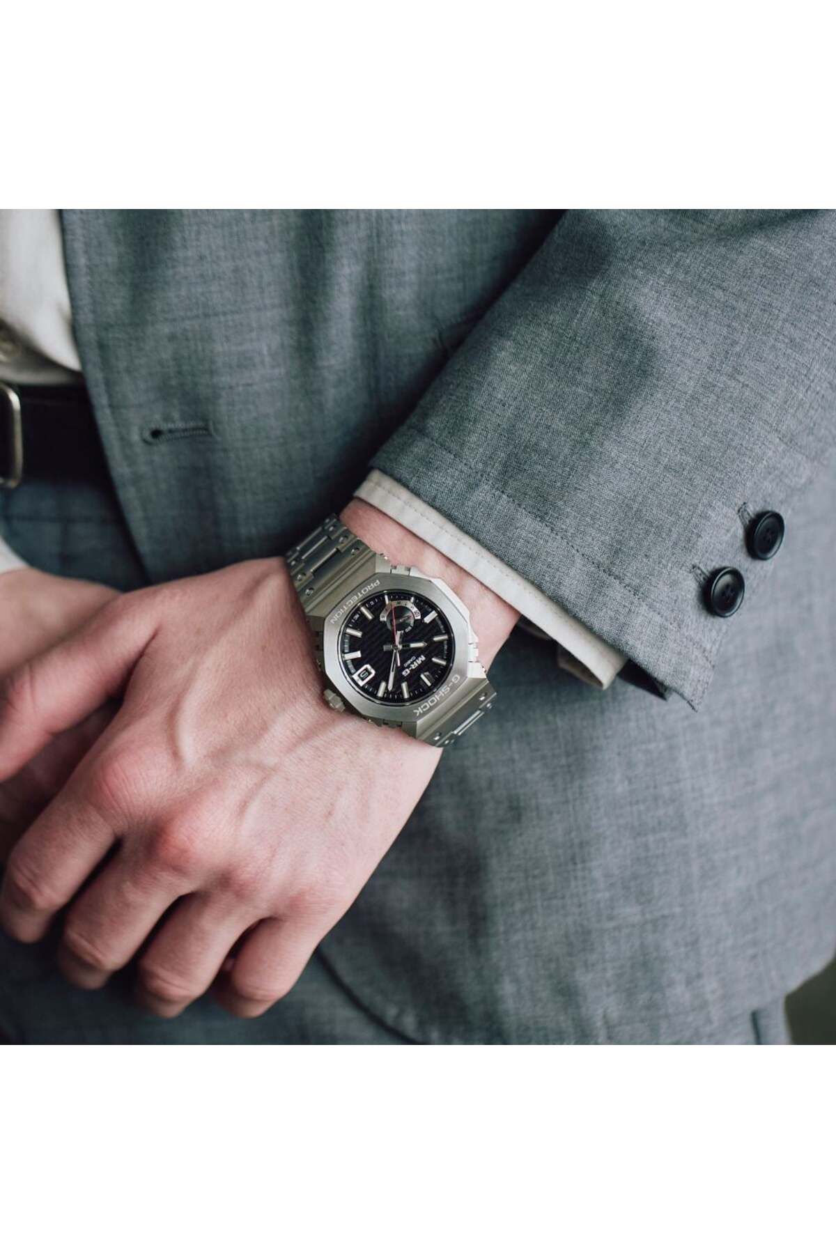 Casio MRG-B2100D-1ADR Kol Saati