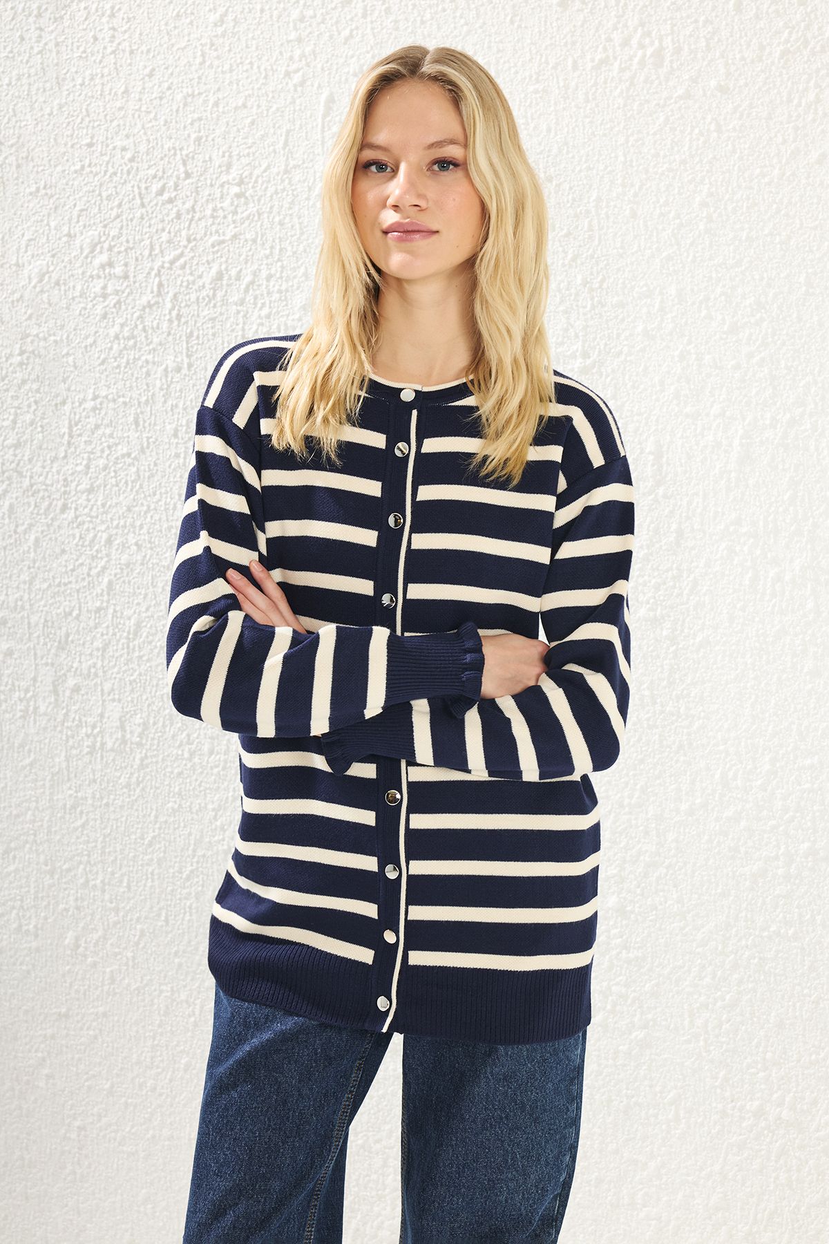 TRENDYOL MODEST Lacivert Triko Çizgili Hırka TCTAW25TH00001