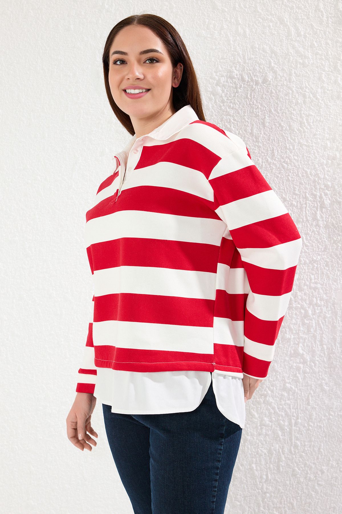 Trendyolmilla Curve Çok Renkli Çizgili Alttan Gömlek Çıkmalı Örme Sweatshirt TBBAW25SW00000