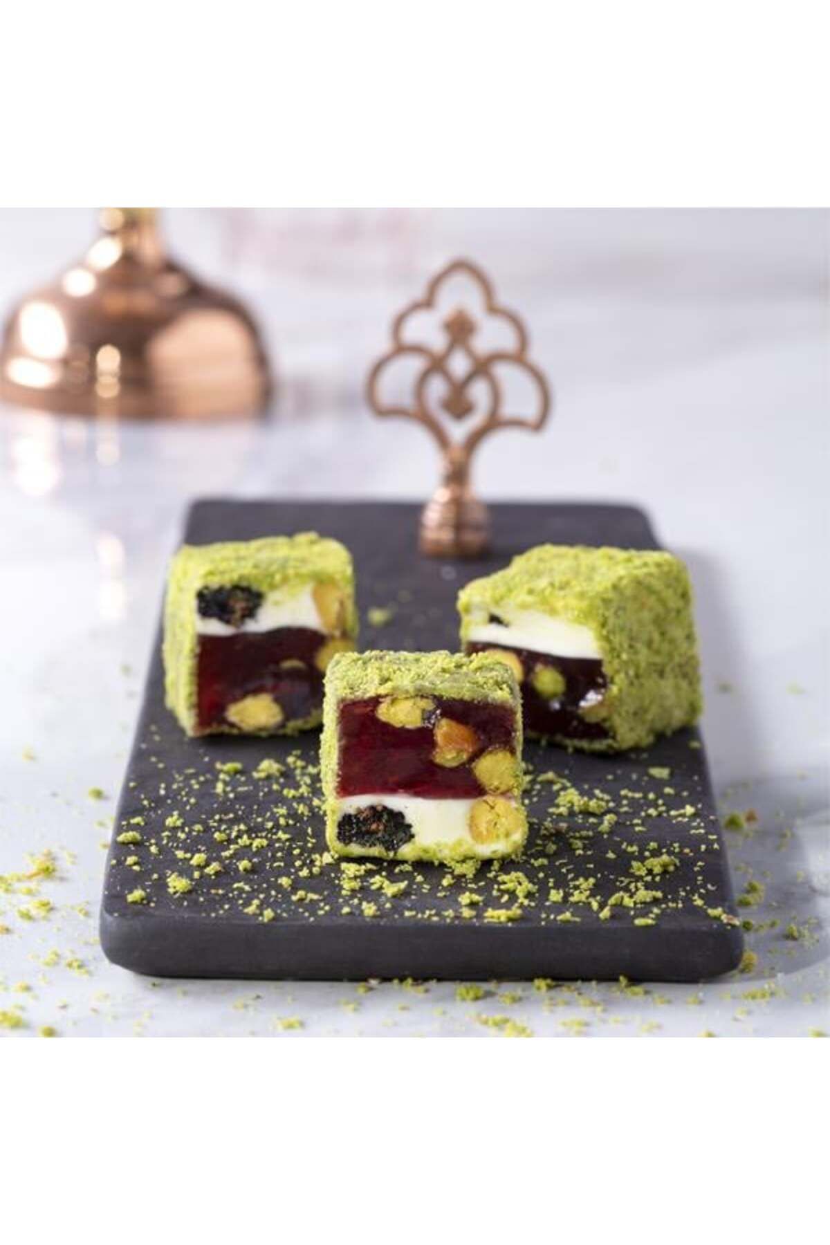 Şekerci Cafer Erol Toz Fıstık Kaplı Üzümlü Sultan Paşa Fitil Lokum (500 Gram)