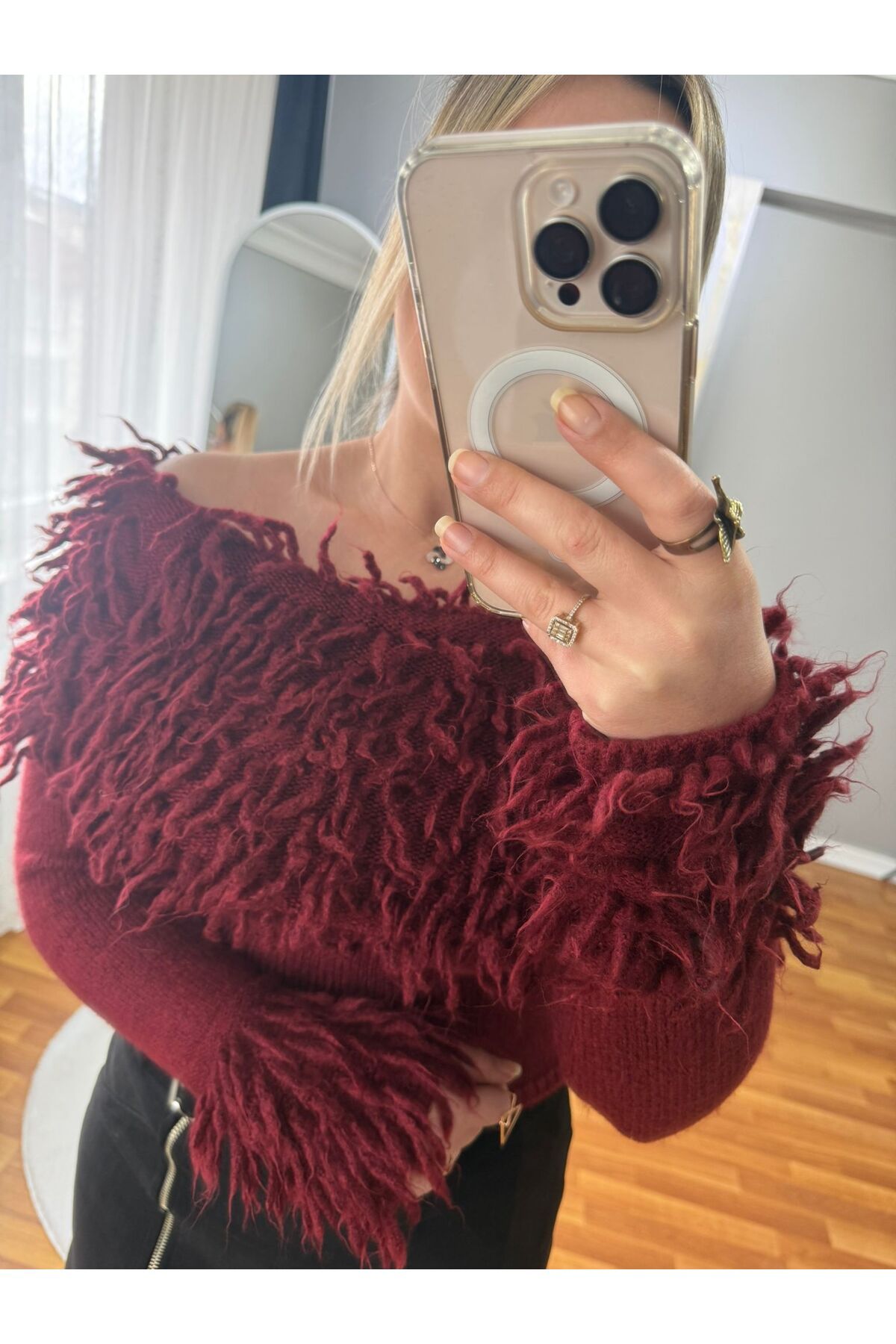 beyzasencanboutique madonna yaka ve kol püsküllü kazak