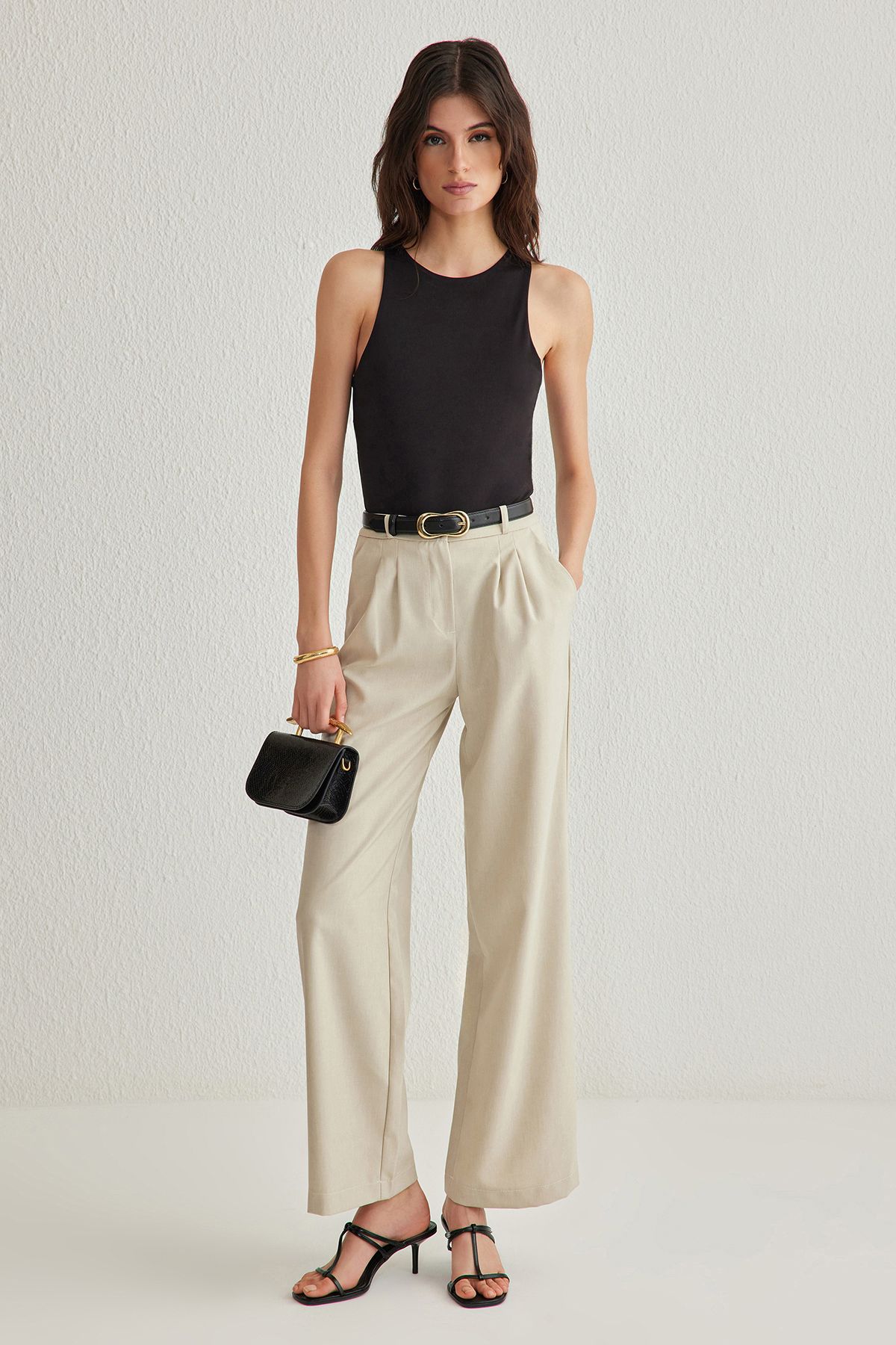 Trendyolmilla Bej Wide Leg/Geniş Paça Pilili Dokuma Pantolon TWOAW22PL0475