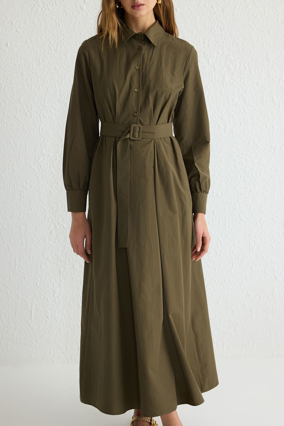 TRENDYOL MODEST Haki Gömlek Yaka Kumaş Kemerli Dokuma Elbise TCTSS25EB00006