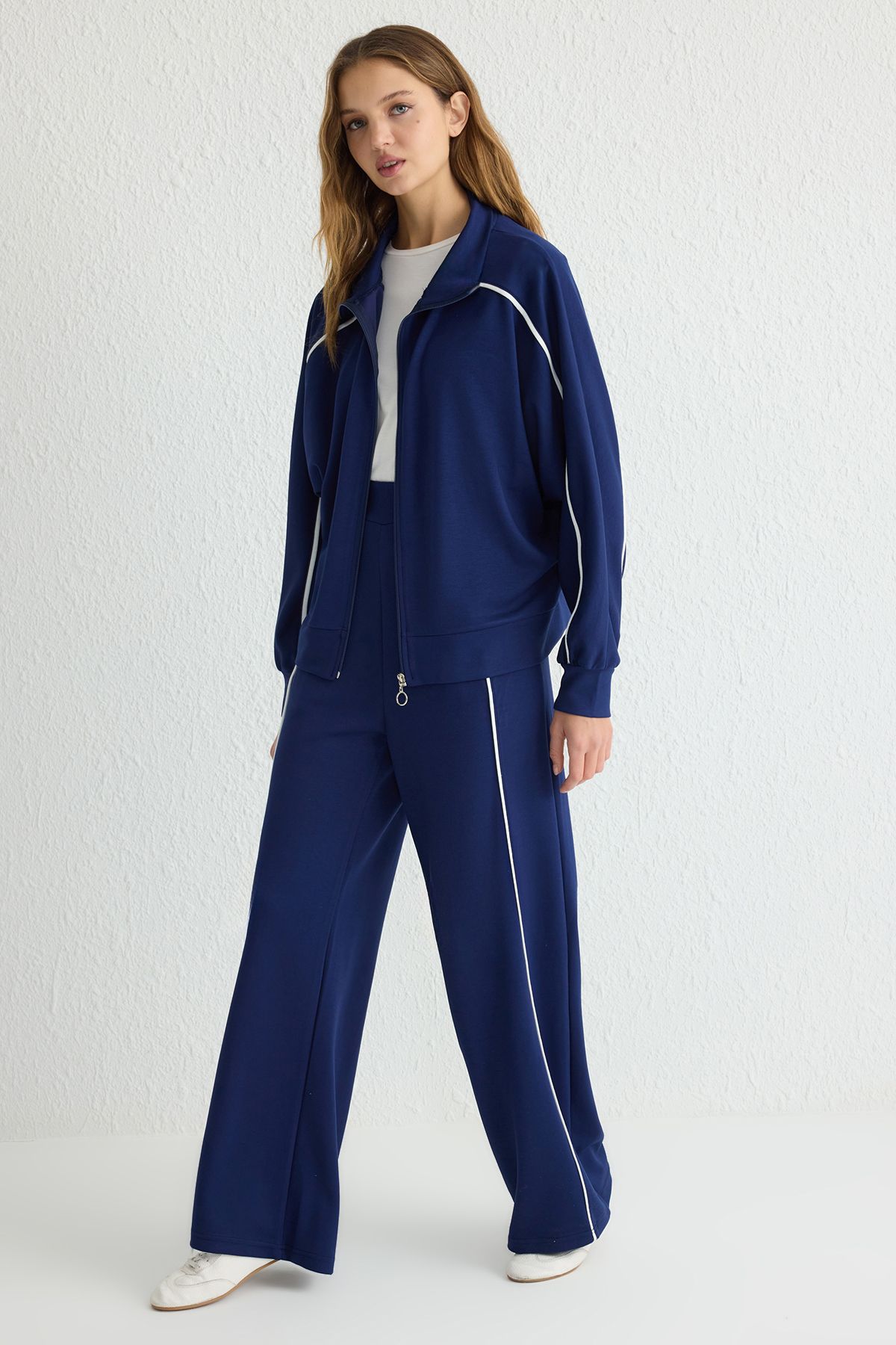 TRENDYOL MODEST Lacivert Oversize Yumuşak Dokulu Örme Eşofman Takımı TCTSS25EN00000
