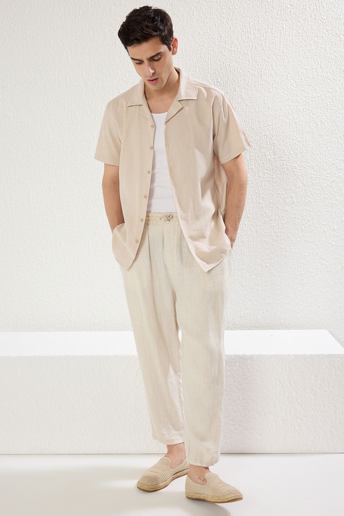 TRENDYOL MAN Vizon Unisex Relaxed Fit Kısa Kollu Keten Görünümlü Gömlek TMNSS23GO00064