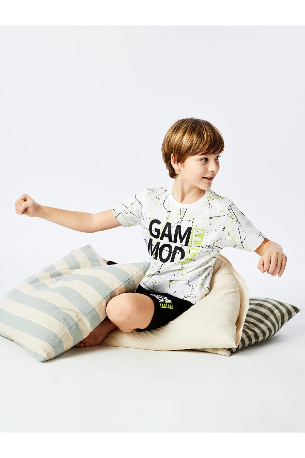 LC Waikiki LCW Kids Bisiklet Yaka Erkek Çocuk Şortlu Pijama Takımı