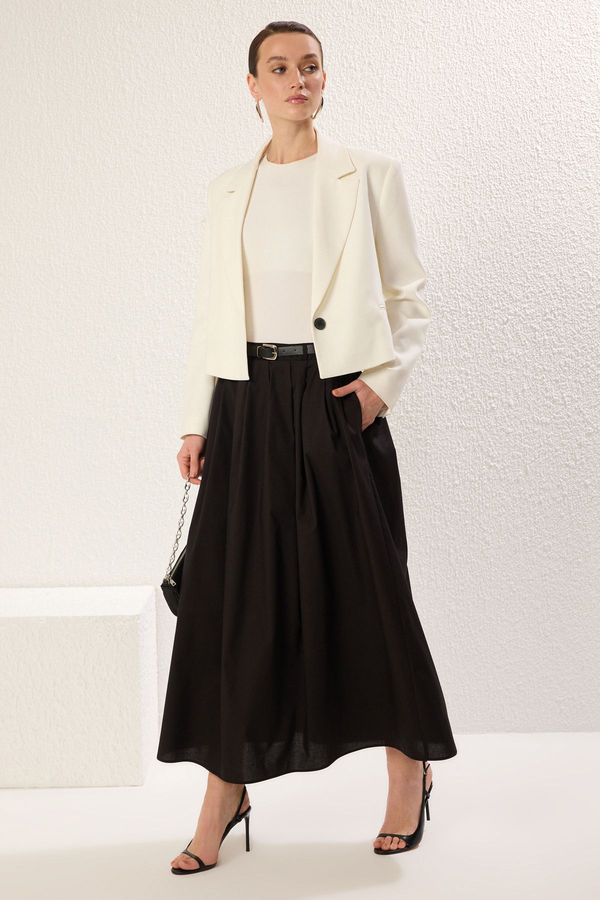 Trendyolmilla Modest Siyah Pileli Kemerli Dokuma Etek  TCTSS25EE00005