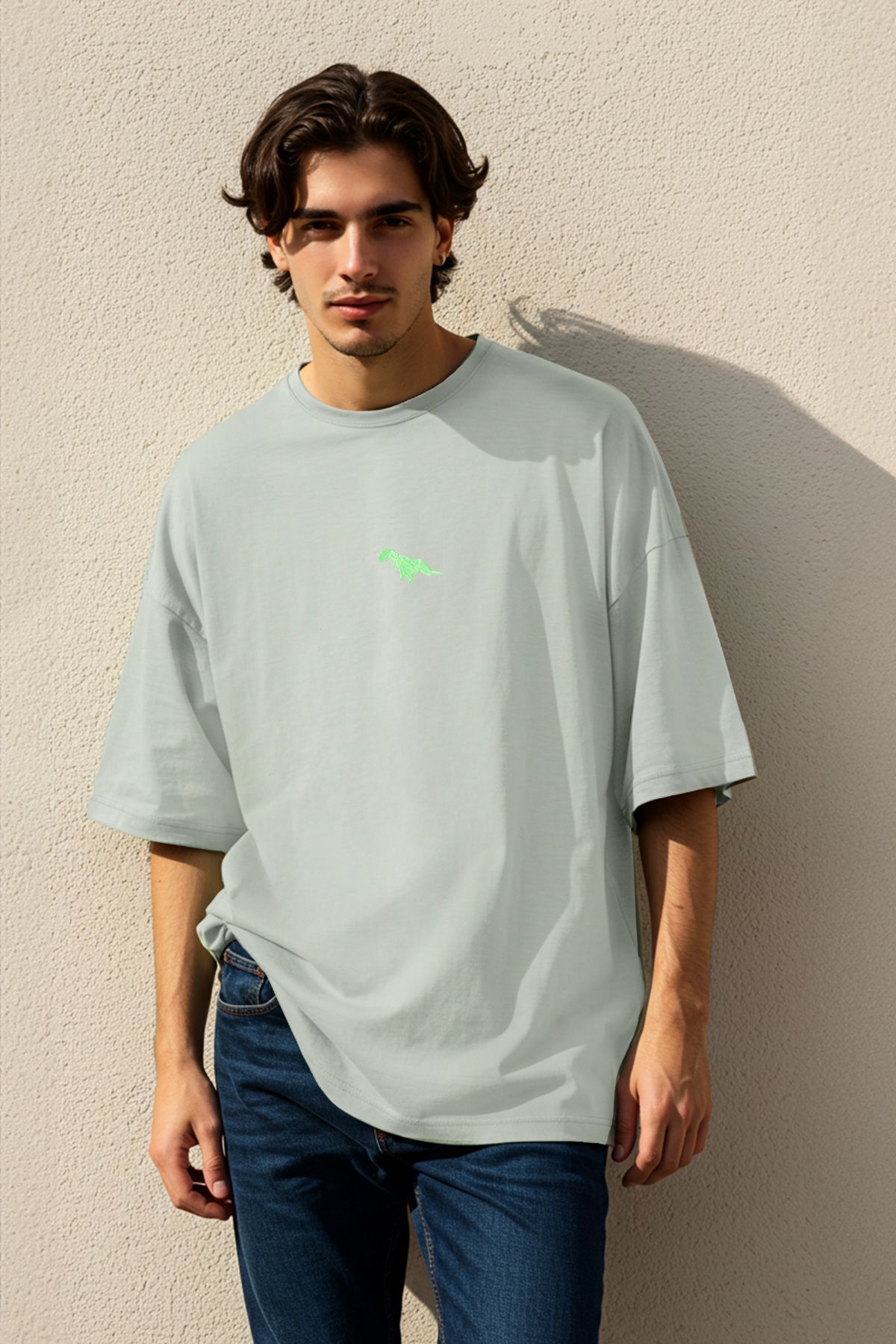 TRENDYOL MAN Gri Oversize/Geniş Kesim Kısa Kol Dinozor Nakışlı %100 Tok Kumaş T-shirt TMNSS23TS00243
