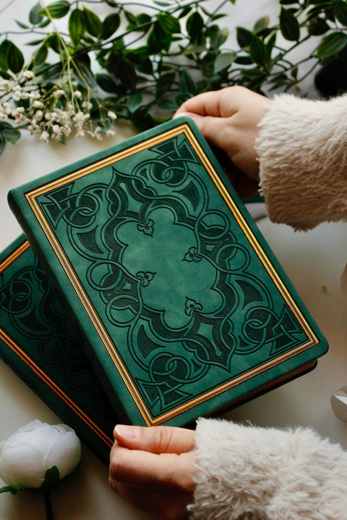 Nova Crafts Kitap Gibi Defter Yeşil Renk Kabartmalı Yaldızlı Kapak , Yaldızlı Kenar
