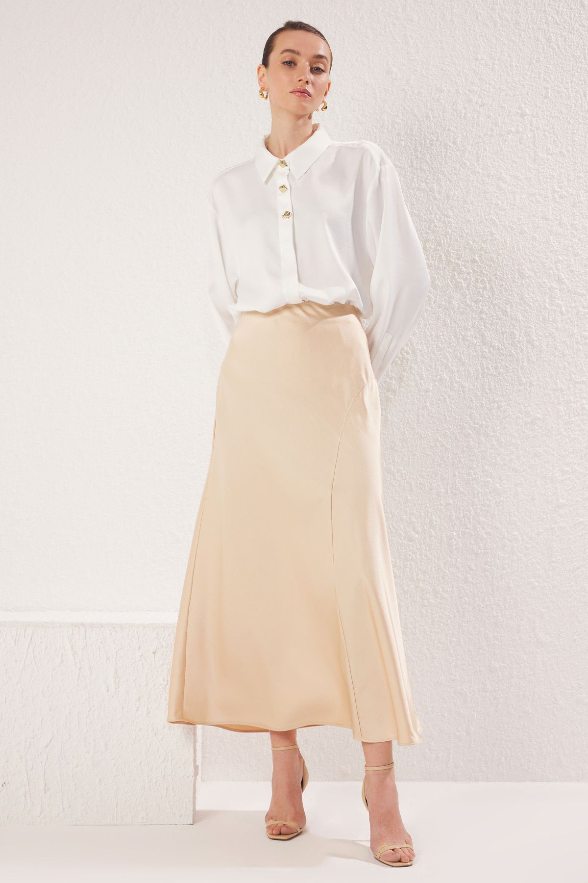 TRENDYOL MODEST Bej Dikiş Detaylı Saten Dokuma Etek TCTSS25EE00004