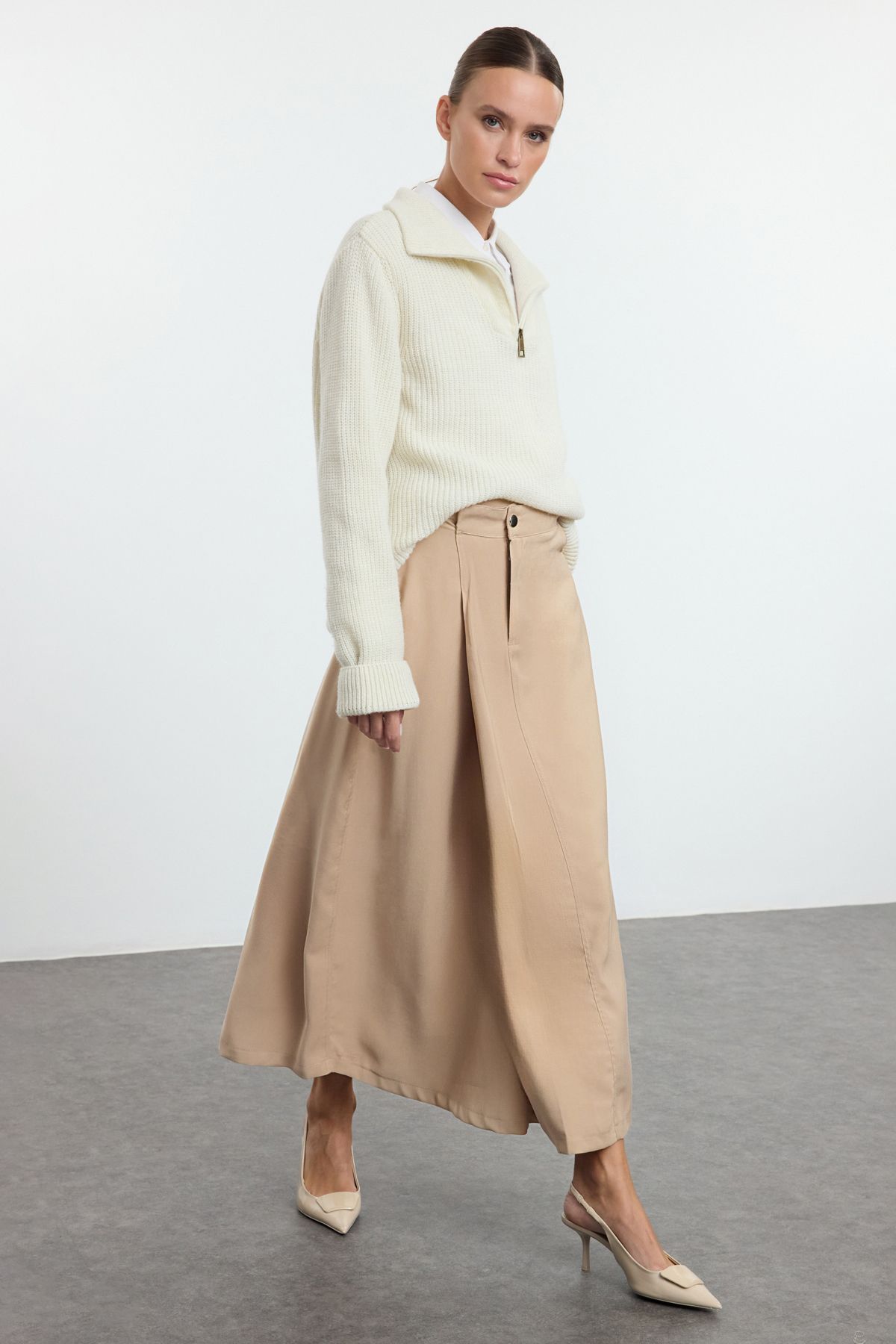 TRENDYOL MODEST Bej Kapaklı Cep Detaylı Dokuma Etek TCTAW25EE00010