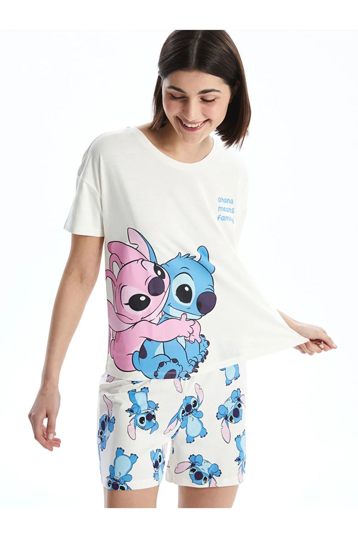 LC Waikiki LCW Young Ekru Bisiklet Yaka Lilo & Stitch Baskılı Kadın Şortlu Pijama Takımı