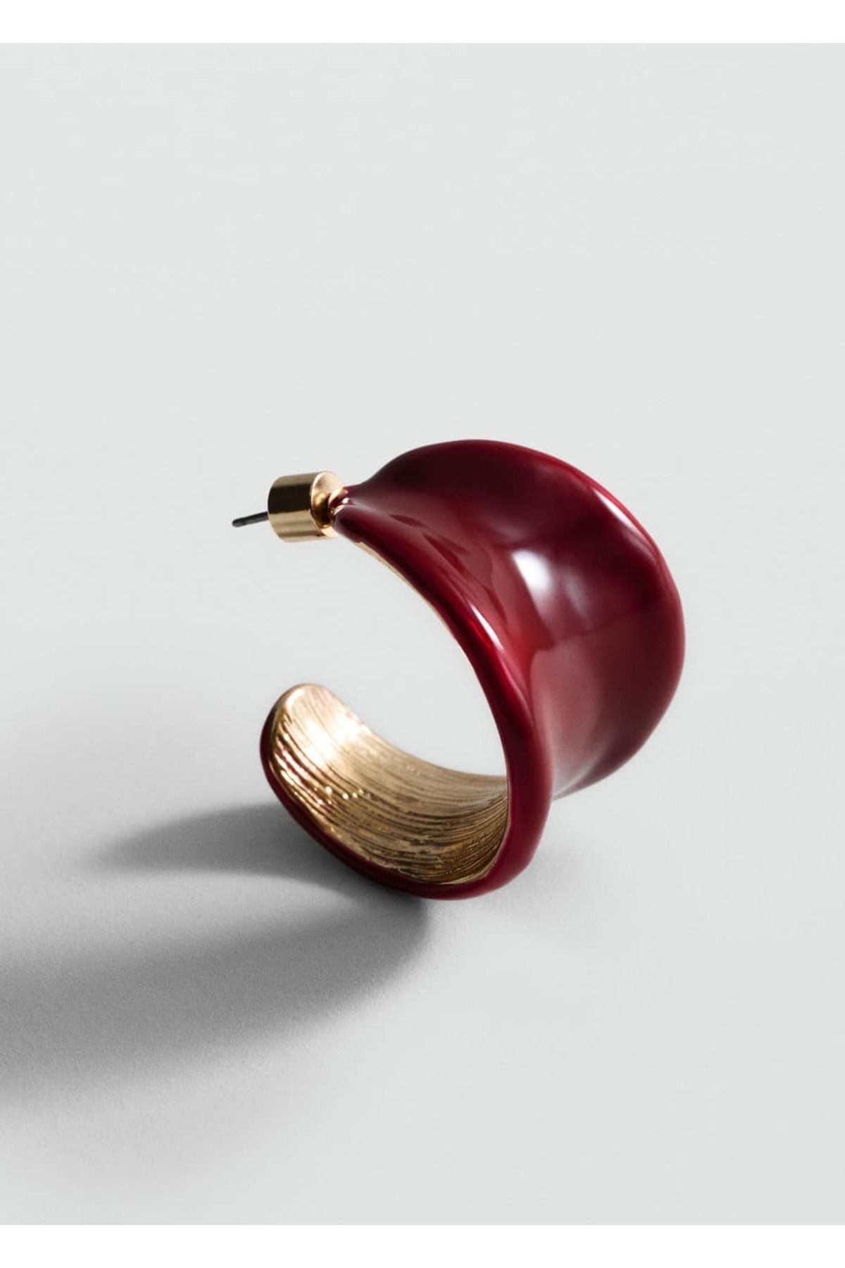 MANGO Dalgalı relieve küpeler