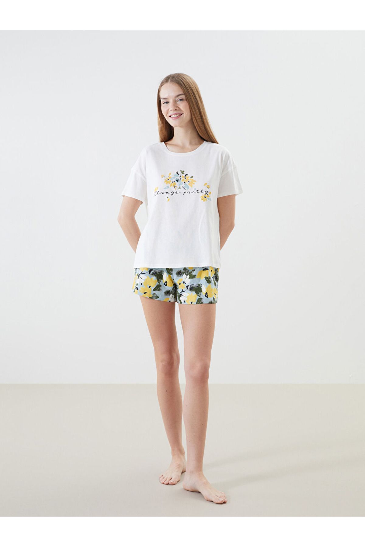 LC Waikiki Mavi Bisiklet Yaka Çiçekli Kadın Şortlu Pijama Takımı