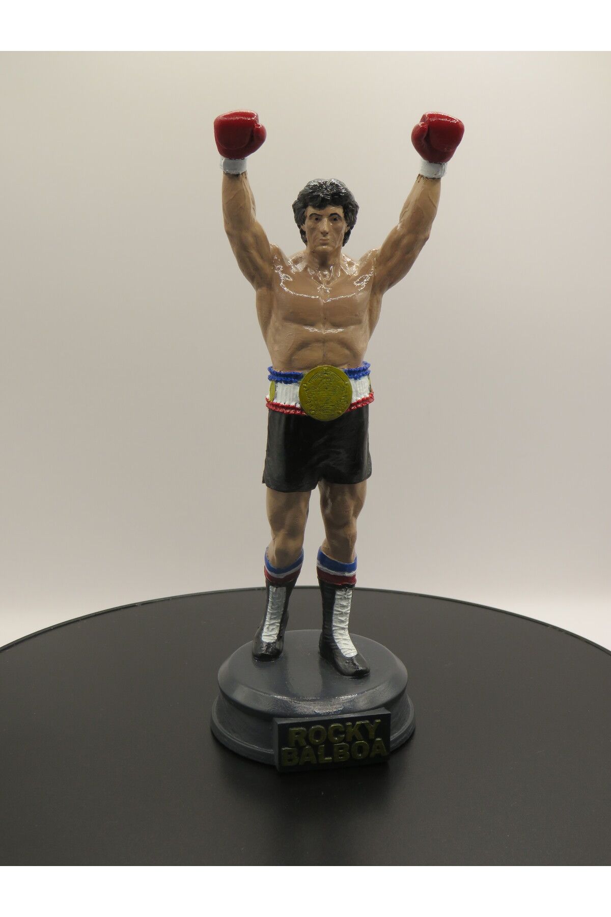 MODA Rocky Balboa Dövüşçü Heykeli – Efsanevi Boks Şampiyonu Figürü