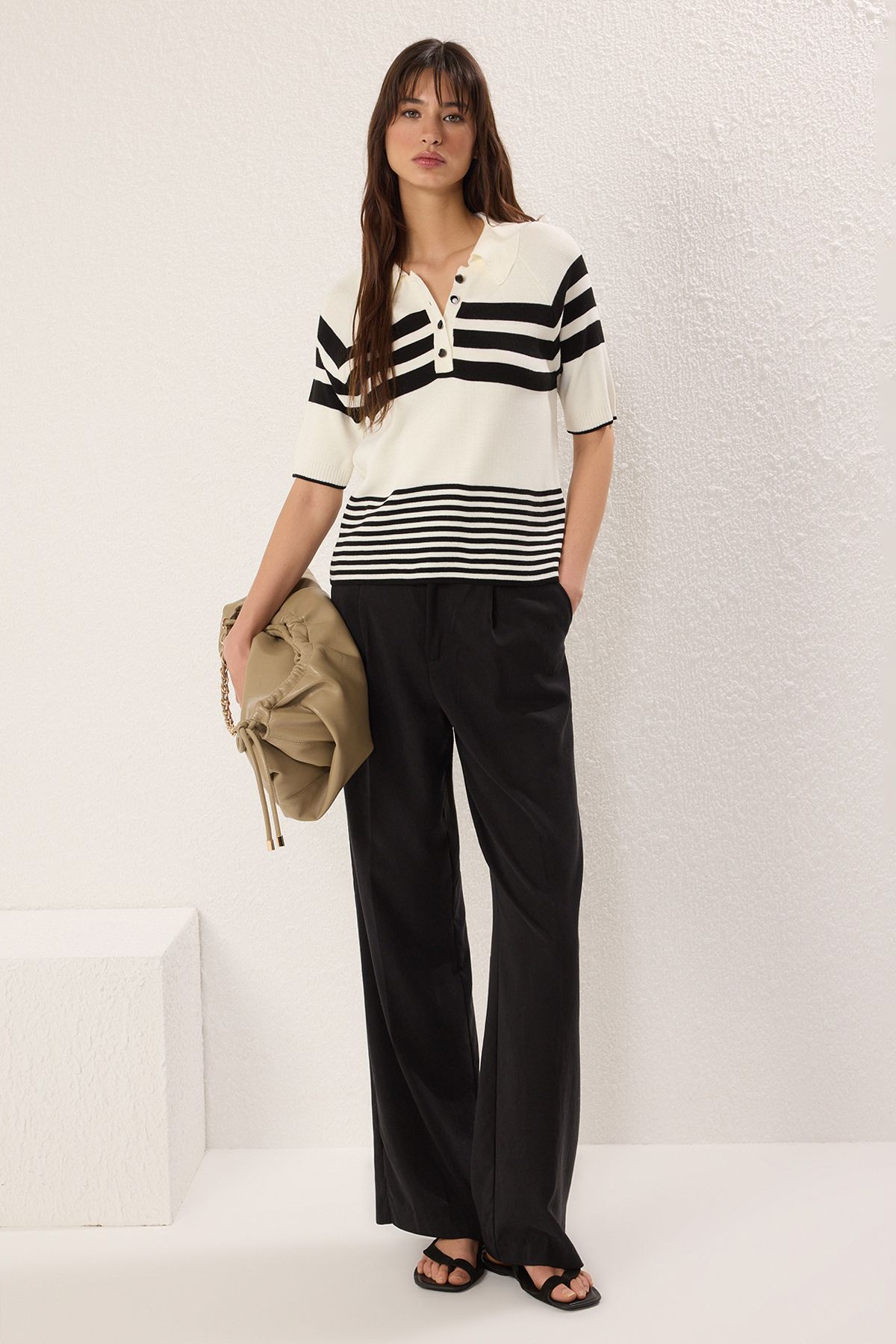 Trendyolmilla Ekru Polo Yaka Renk Bloklu İnce Triko Bluz TWOSS25KZ00002