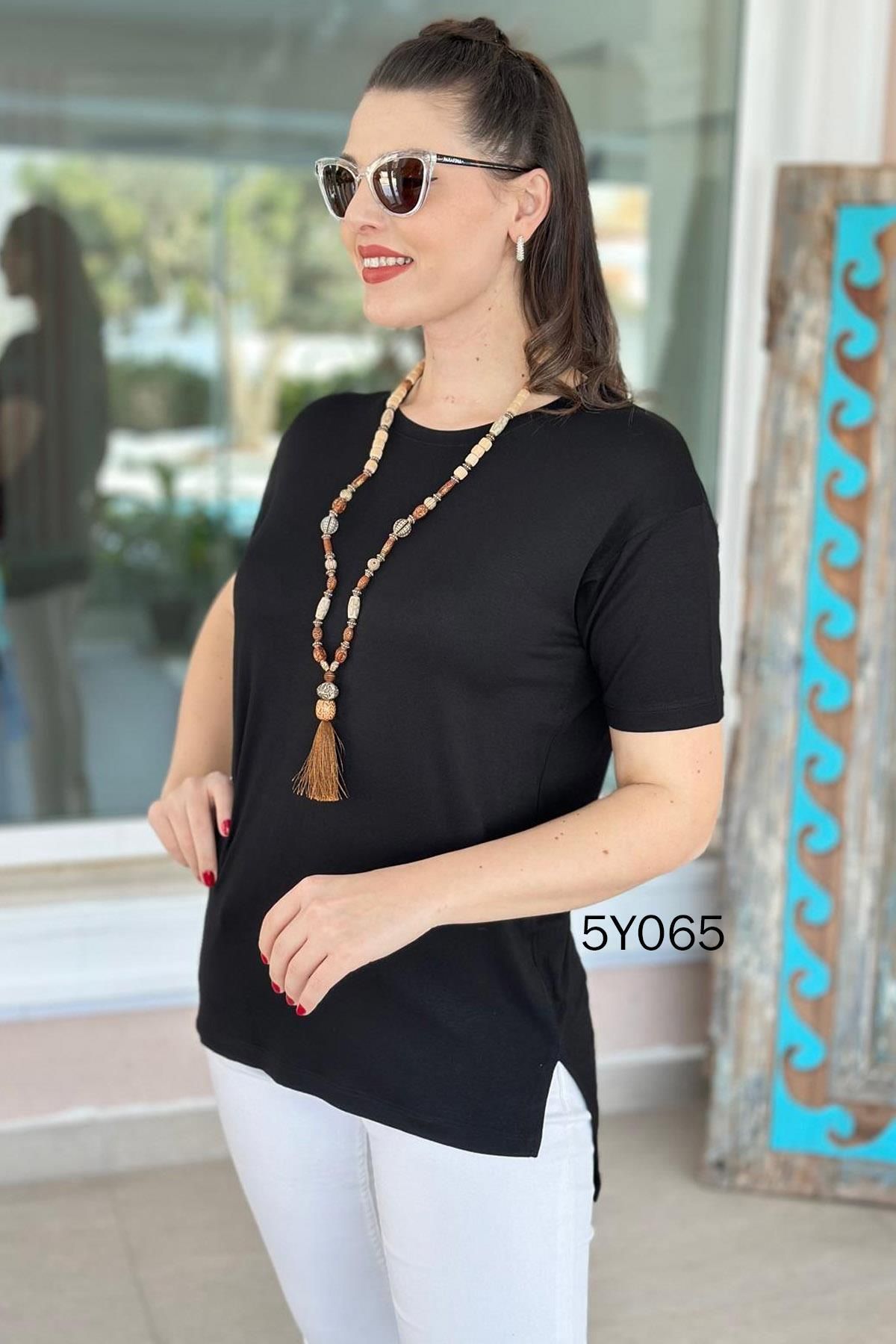 İnce Topuk Bisiklet Yaka Yırtmaçlı Viskon Tshirt 5y065