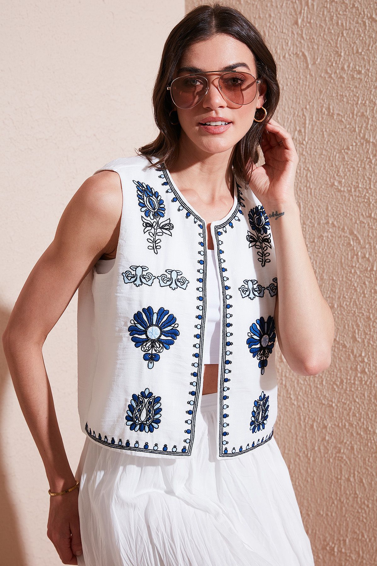 Lela Astarlı Nakış İşlemeli Regular Fit Yuvarlak Yaka Crop Yelek YELEK 611YL129