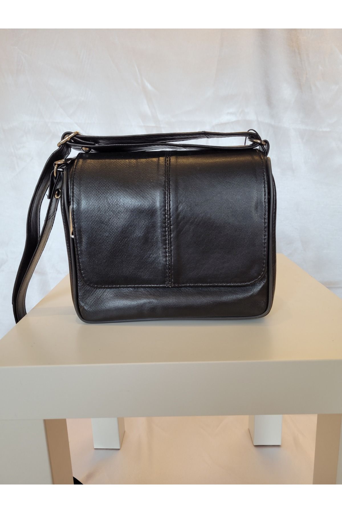 İsmek Leather Duygu Model Siyah Hakiki Deri Ayarlanabilir Omuz Askısı Çanta Küçük Boy