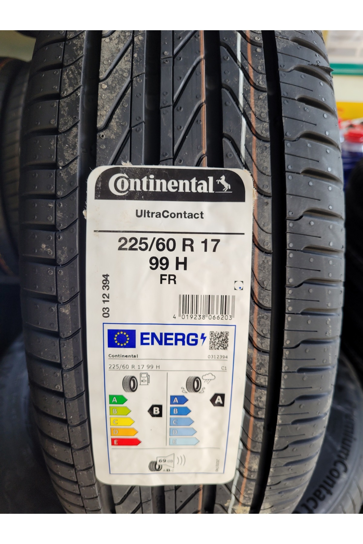 225/60R17 Ultra Contact 99H FR Set olarak (4 ADET) A serisi 69db 2025 Üretim