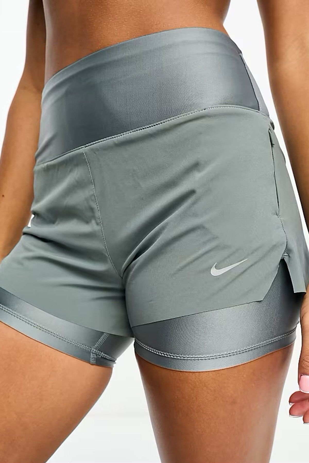 Nike Dri Fit Swift 3in 2n1 Short Kadın Reflektörlü 3 Cepli Taytlı Şort Gri