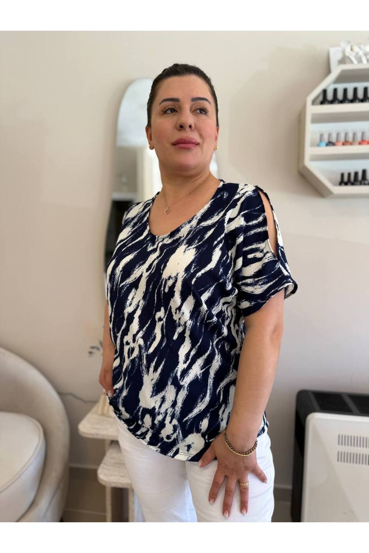 garajmood Kahverengi Desenli Omzu Yırtmaç Detaylı Büyük Beden Bluz