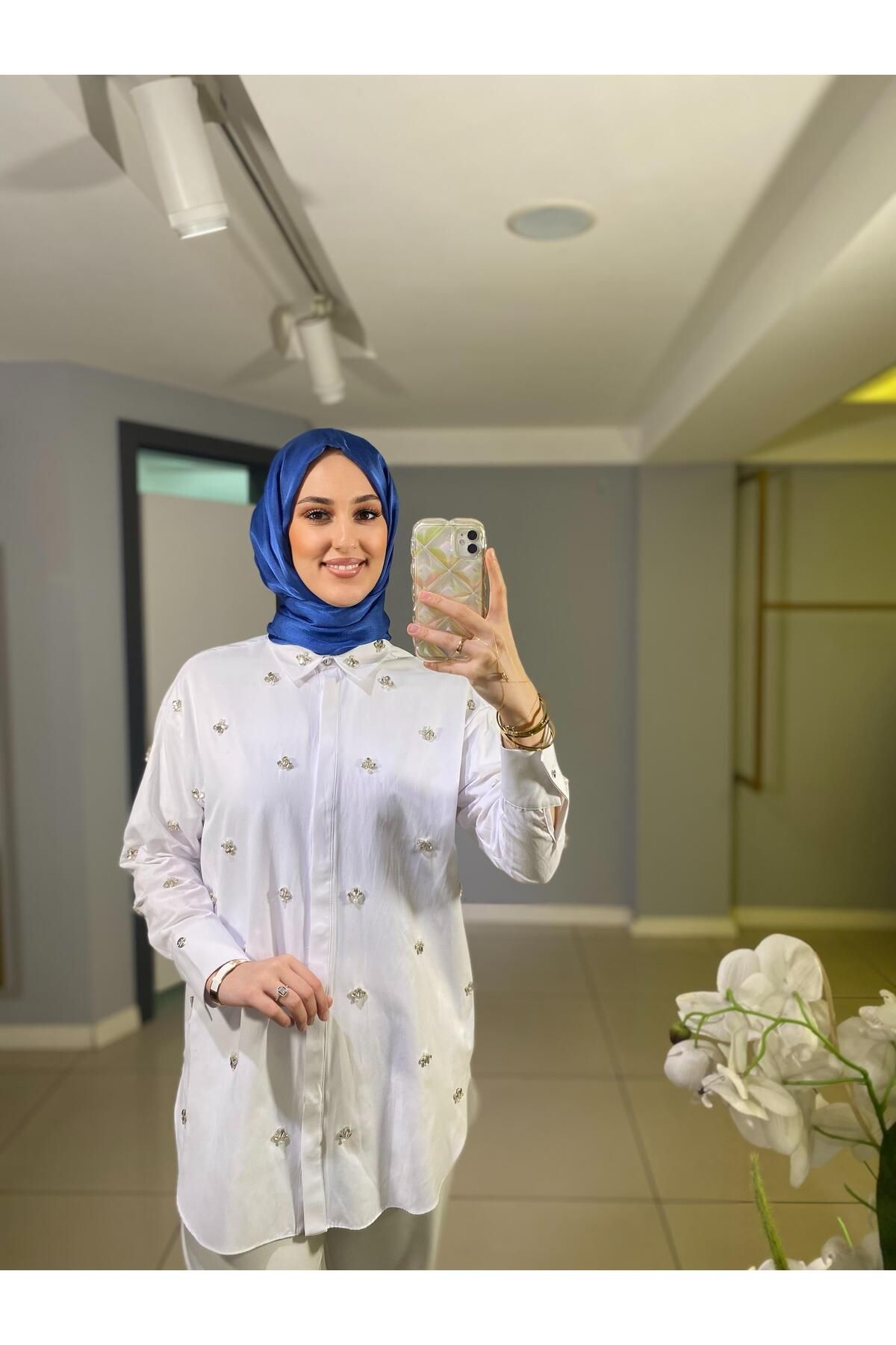 Moodbasic Marwa by moodbasic TAŞLI İNCİLİ PAMUK SATEN GÖMLEK