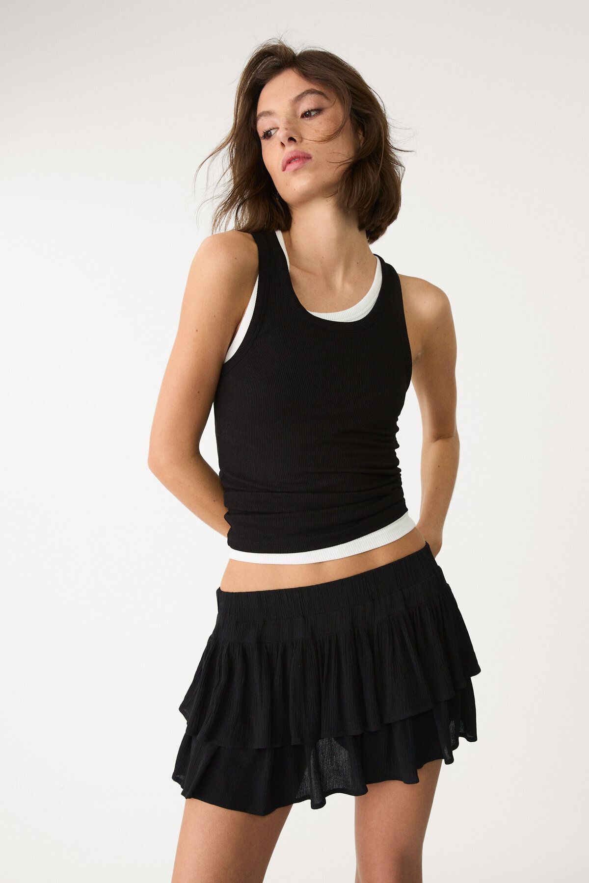 Stradivarius Fırfırlı mini şort etek