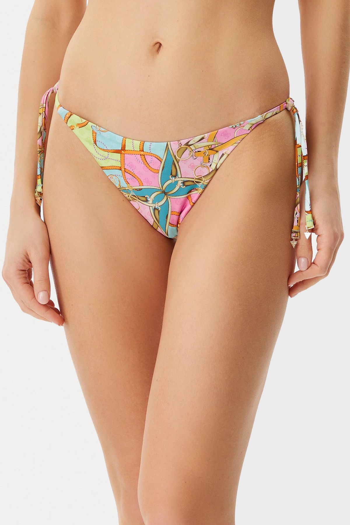 Guess String Desenli Bağlamalı Bikini Altı E5GO15KCR12 BİKİNİ ALTI E5GO15 KCR12 P7WO