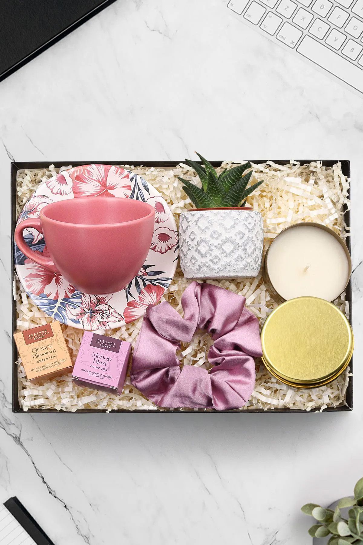 Trendmiya Gold Metal Kutulu Mum & Pembe Fincan & Sukulent & Saksı & Toka & Teashop Bitki Çayı Hediye Seti