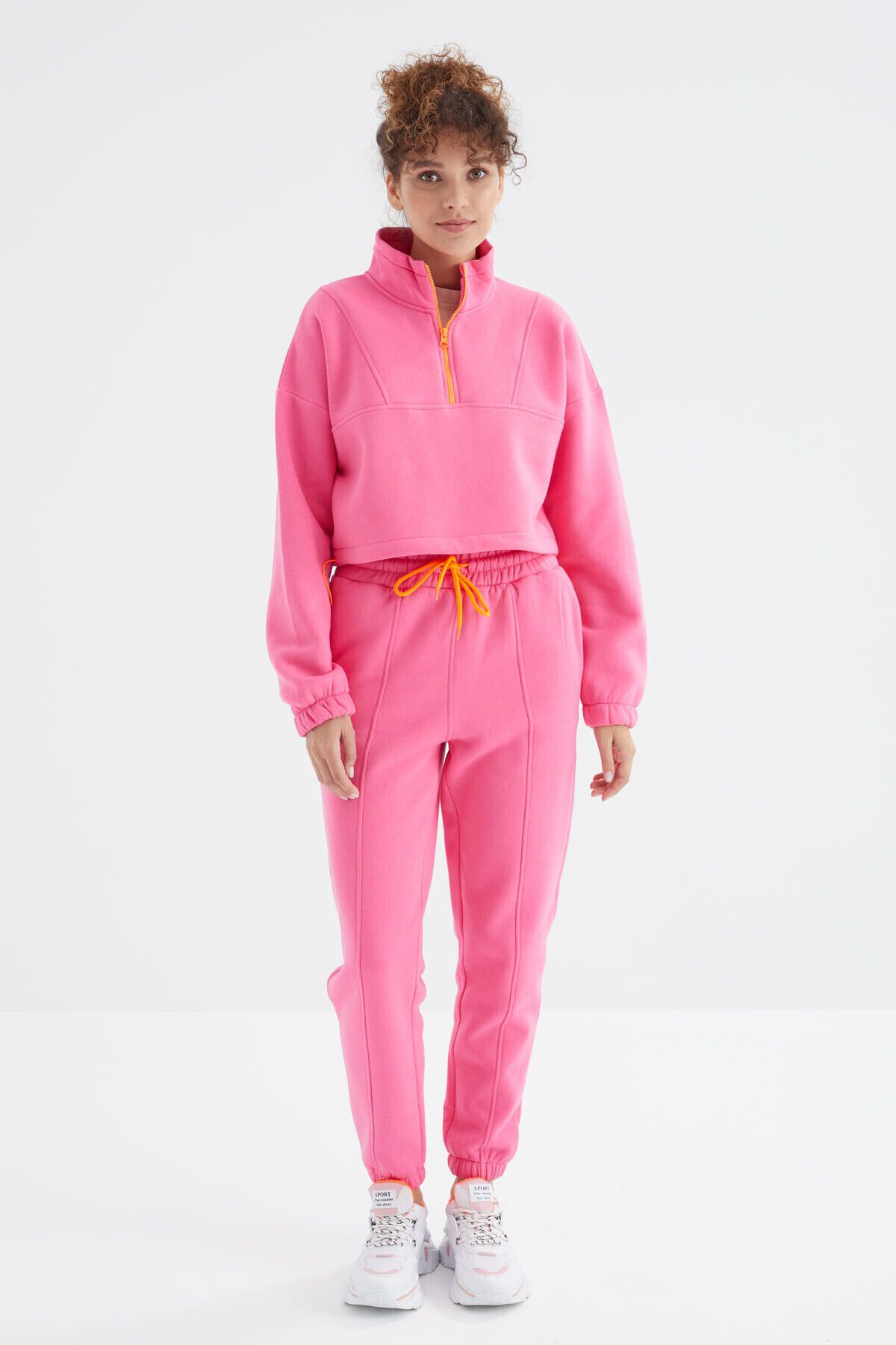 TOMMY LIFE Şeker Pembe Düşük Omuzlu Beli Büzgülü Yarım Boy Fermuarlı Oversıze Kadın Eşofman Takım - 95321