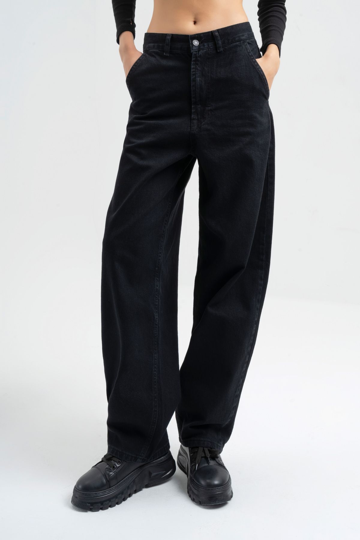 its basic Kadın Siyah Black Od Renk Skater Fit Bol Kesim Denim Pantolon
