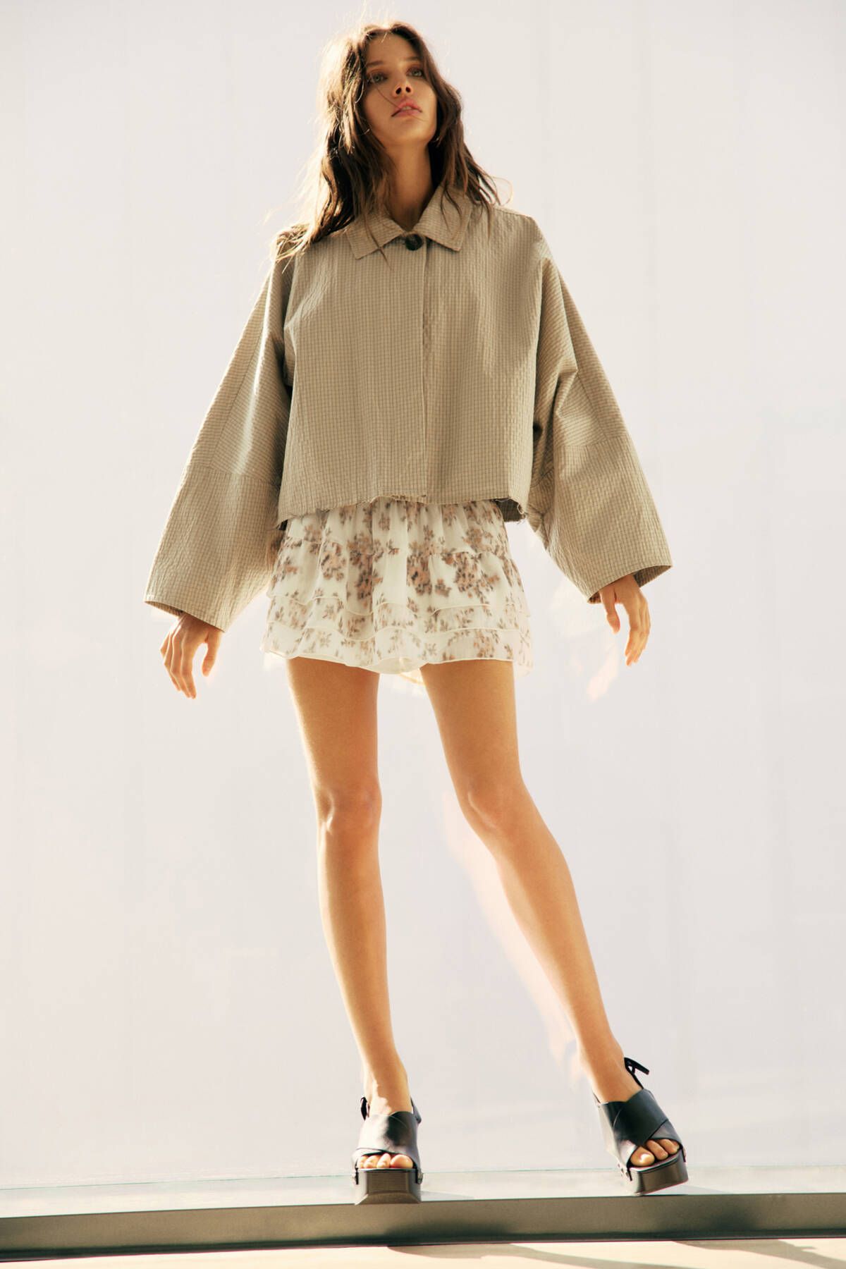 Pull & Bear Kareli crop trençkot