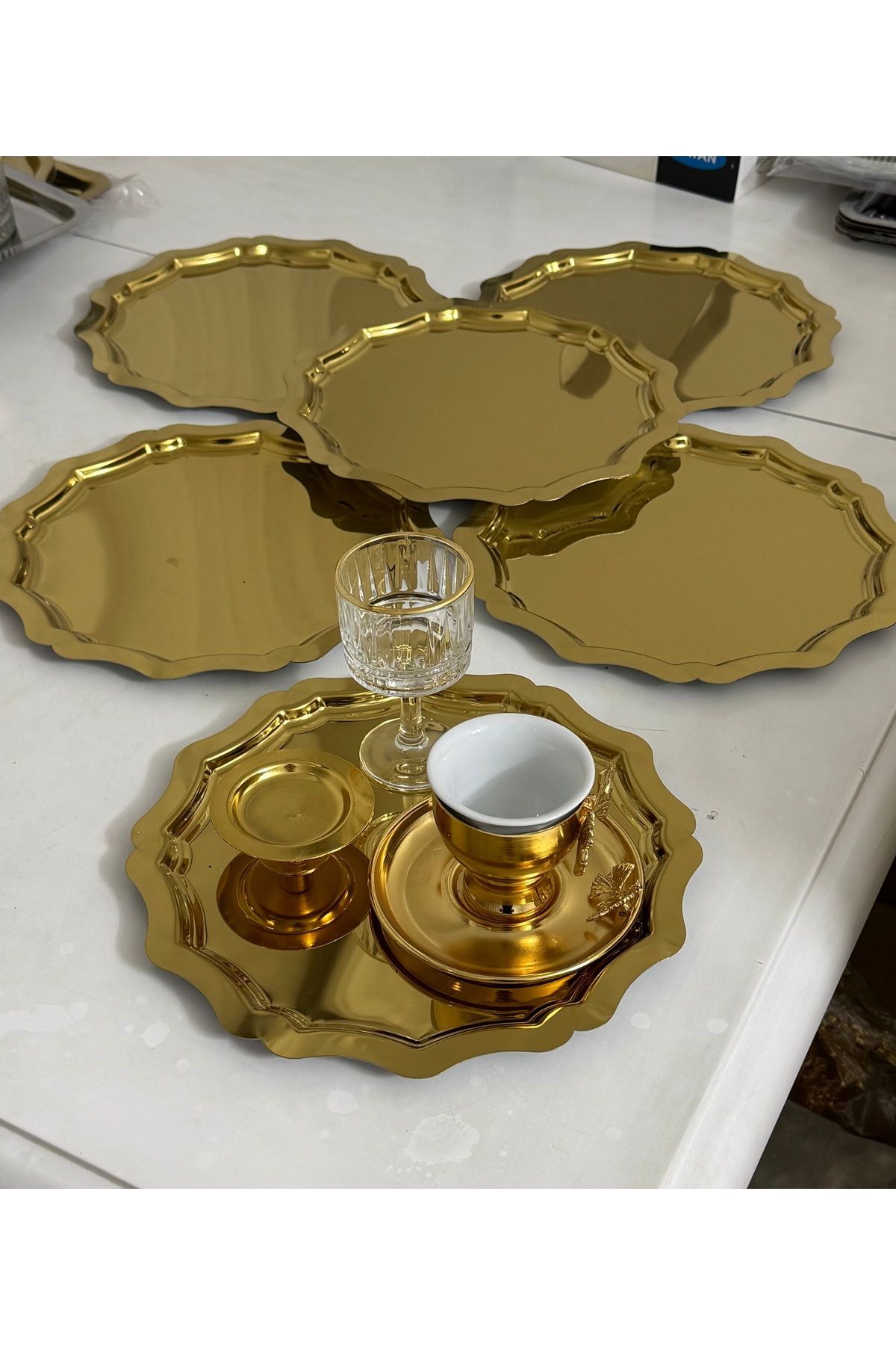 SEVA ÇELİK 6 ADET GOLD YUVARLAK DALGALI MODEL SERVİS VE SUNUM TEPSİSİ