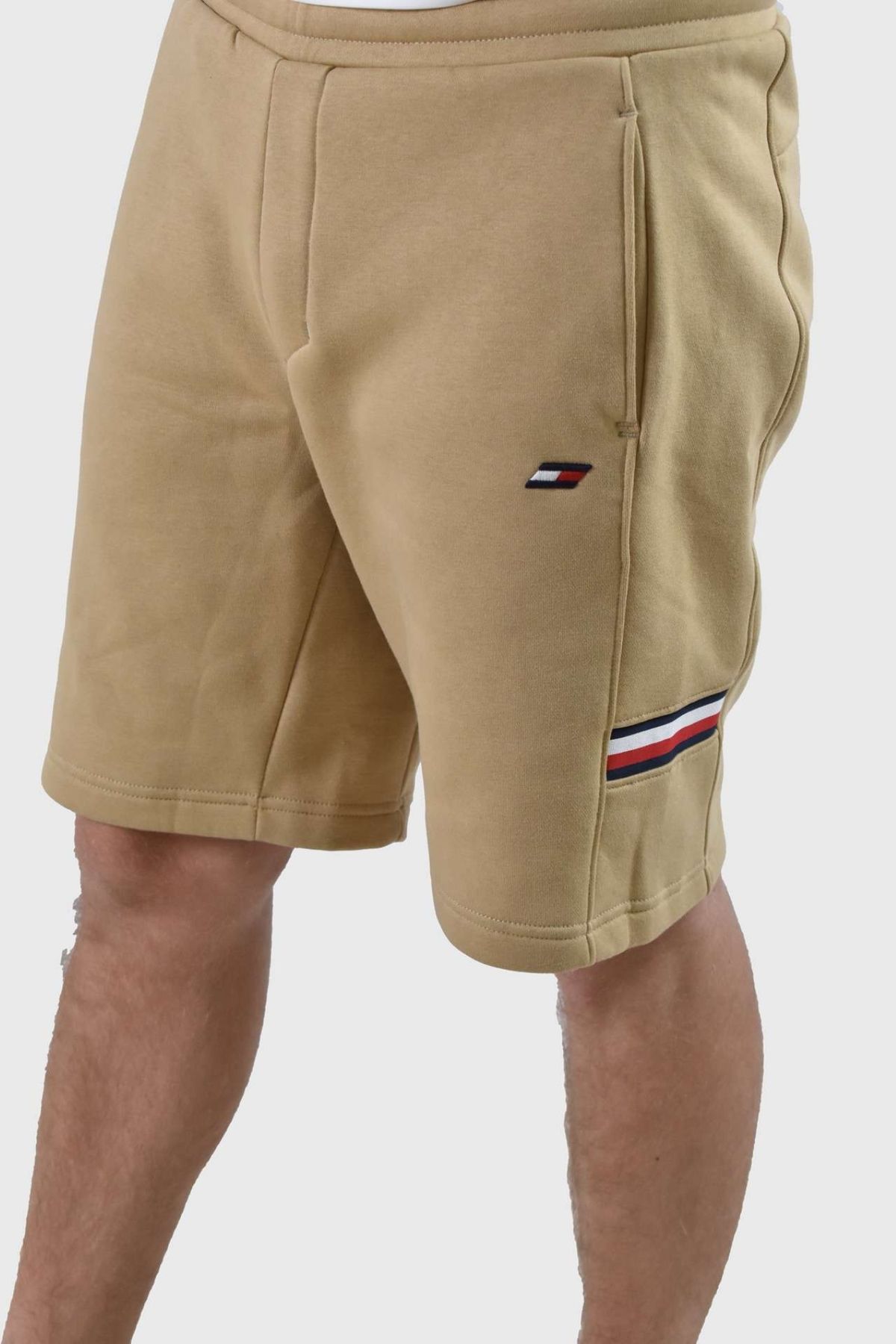 Tommy Hilfiger TH sport şeritli dokuma şort