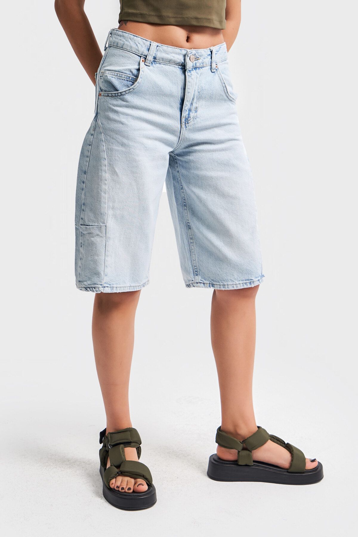 its basic Kadın Snow Kot Rengi Midi Boy Barrel Fit Denim Şort