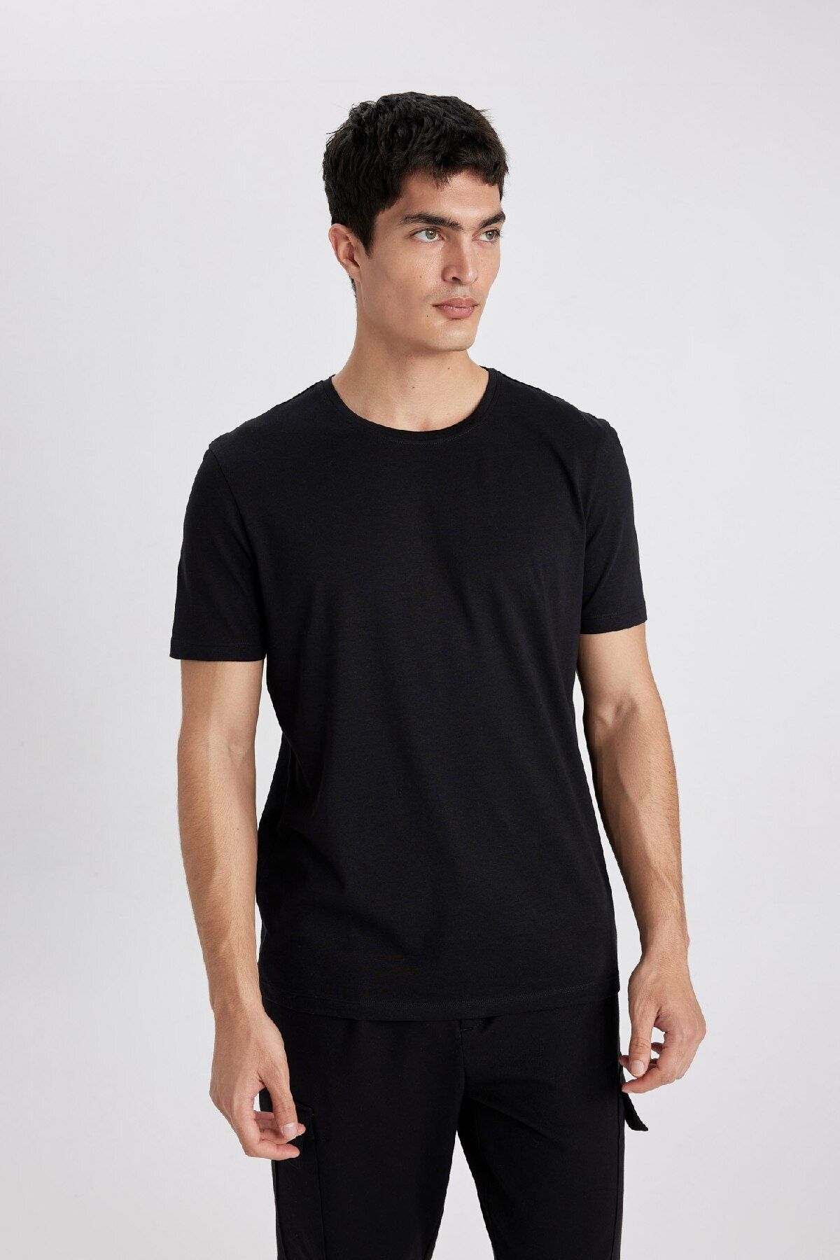 Defacto Regular Fit Bisiklet Yaka Kısa Kollu Basic Düz Tişört T5014az24sp