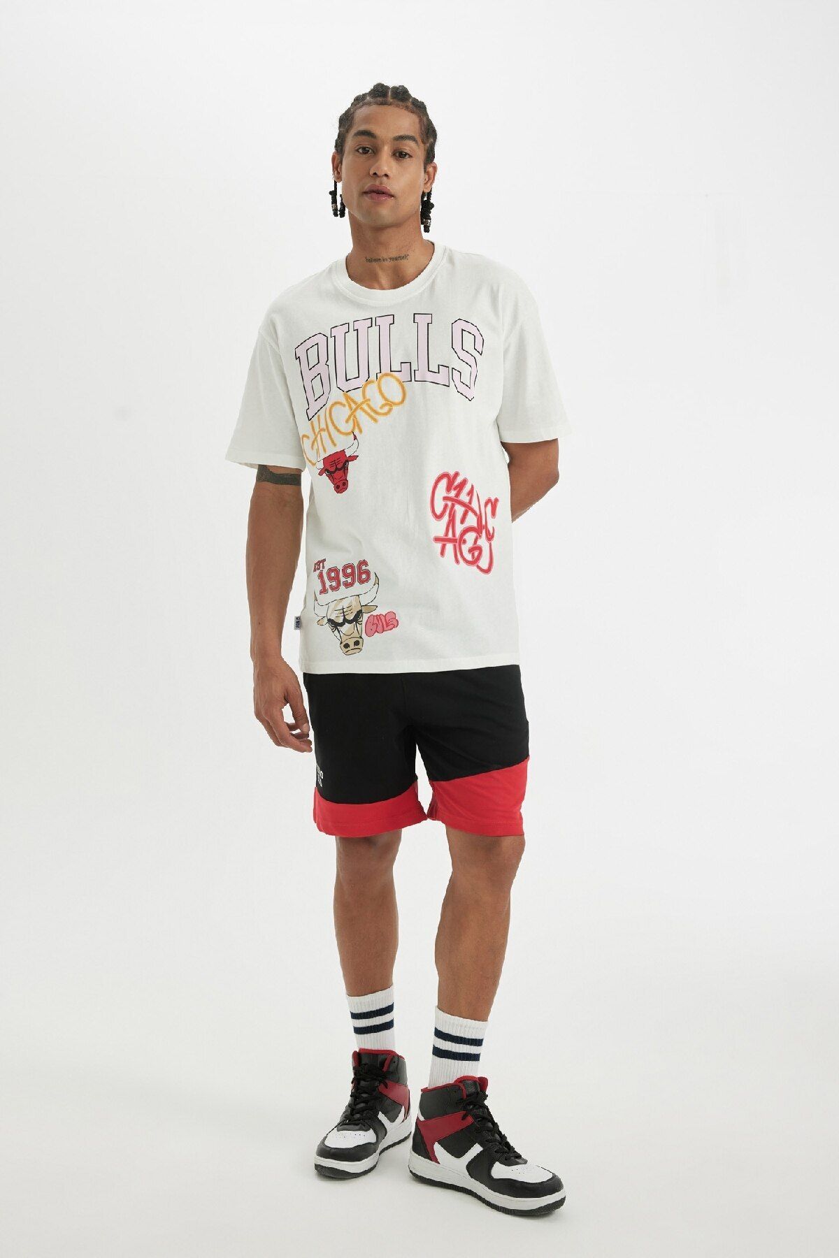 Defacto DeFactoFit NBA Chicago Bulls Standart Fit Düz Paça Şort B9894AX24SM