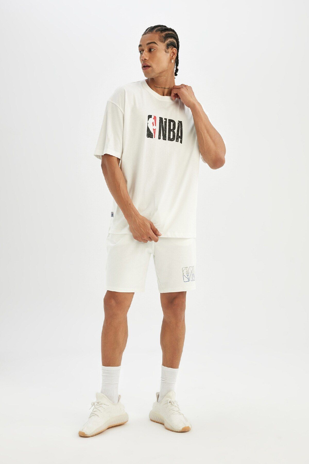 Defacto DeFactoFit NBA Wordmark Standart Fit Kısa Paça Şort B9905AX24SM