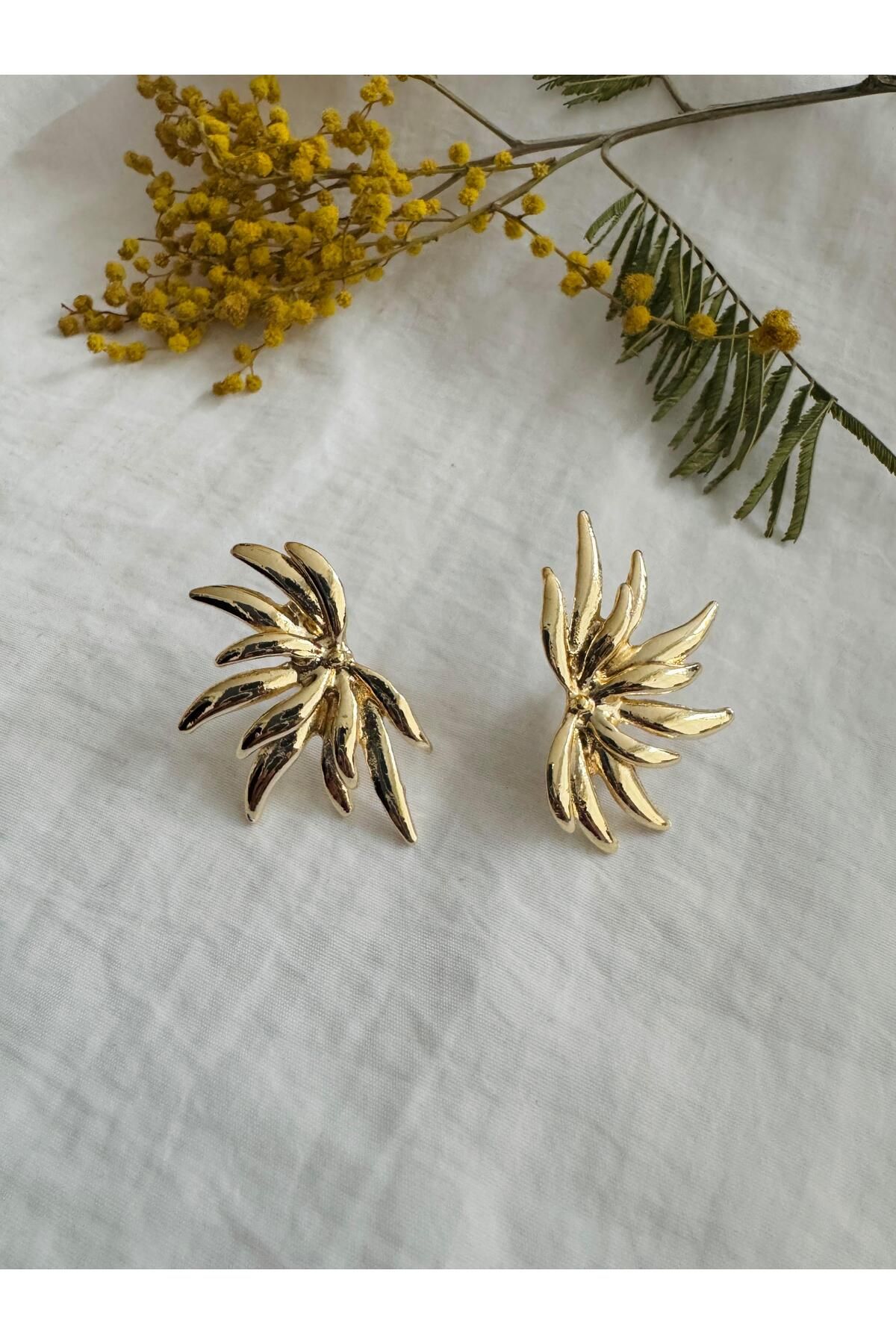 Retrobird Retro Model Tasarım Küpe Kadın Gold Renkli