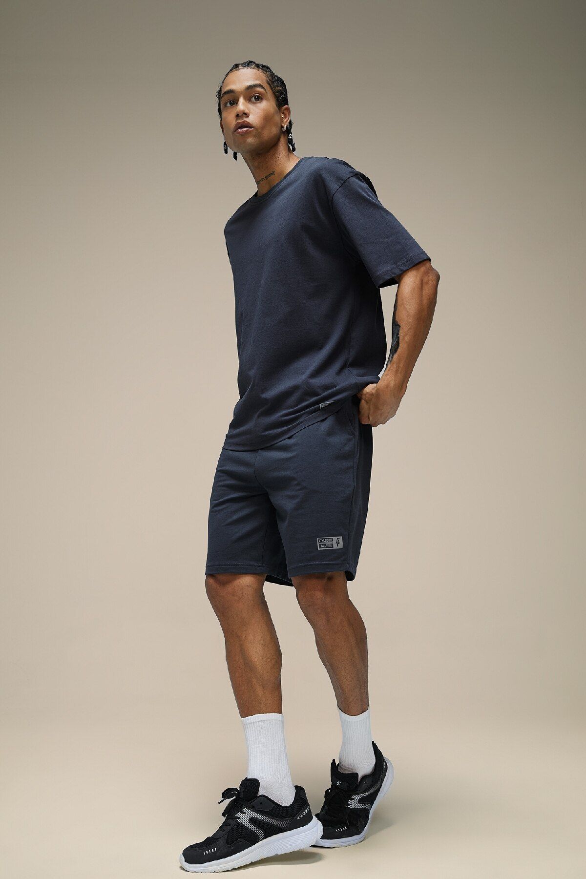 Defacto Fit Slim Fit Dar Kesim Kısa Paça Sweatshirt Kumaşı Şort A1625ax24sm