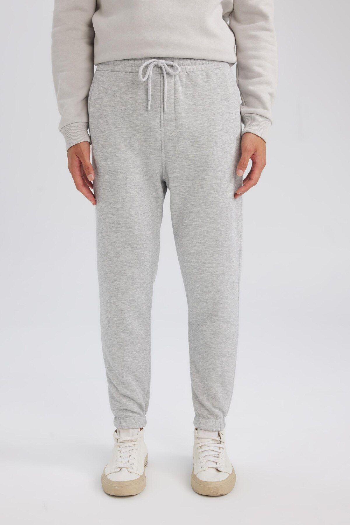 Defacto Jogger Eşofman Altı Standart Fit Basic Düz Beli Bağcıklı Lastikli Paça Cepli A6468ax24au
