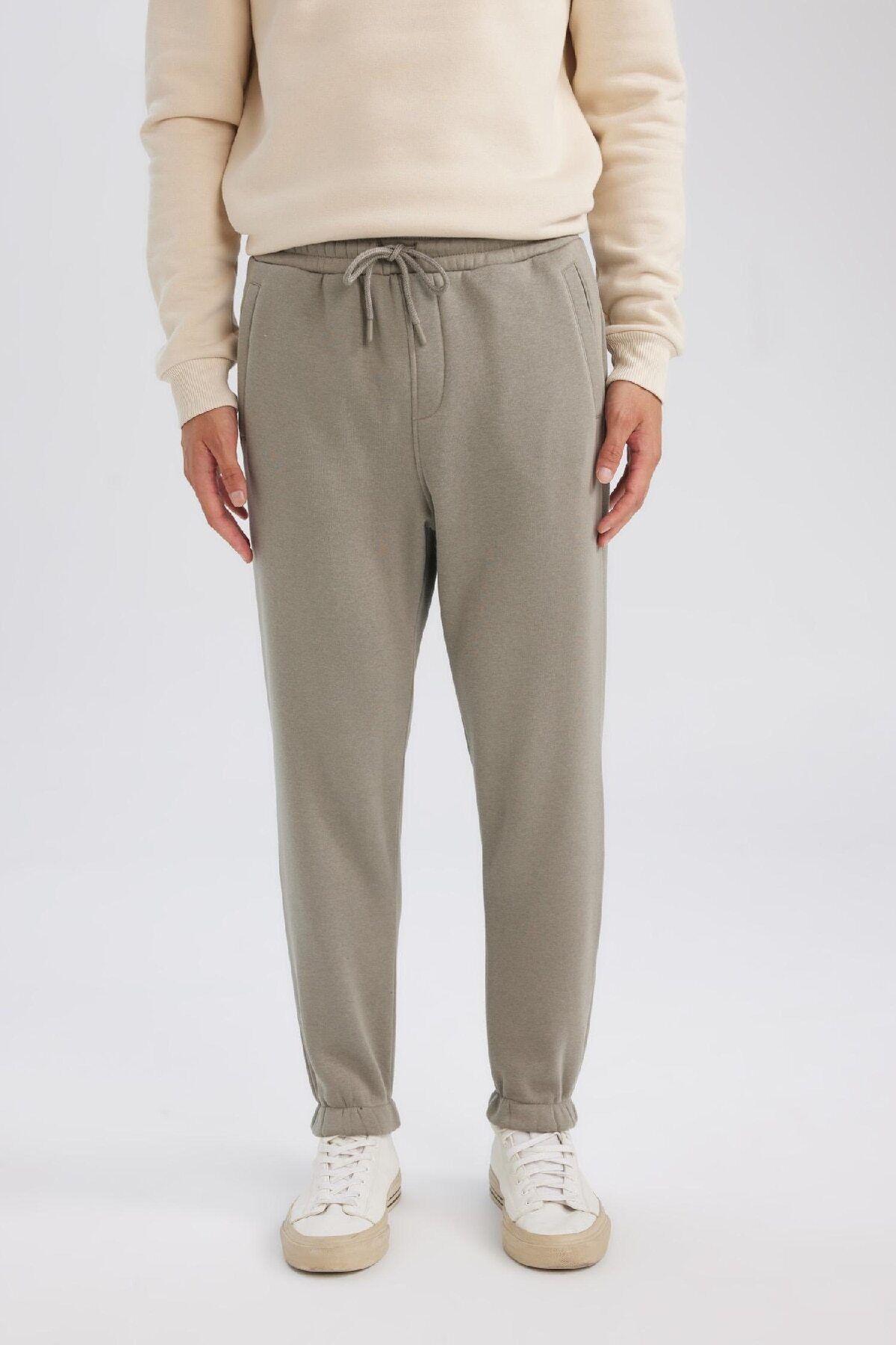Defacto Jogger Eşofman Altı Standart Fit Basic Düz Beli Bağcıklı Lastikli Paça Cepli A6468AX24AU